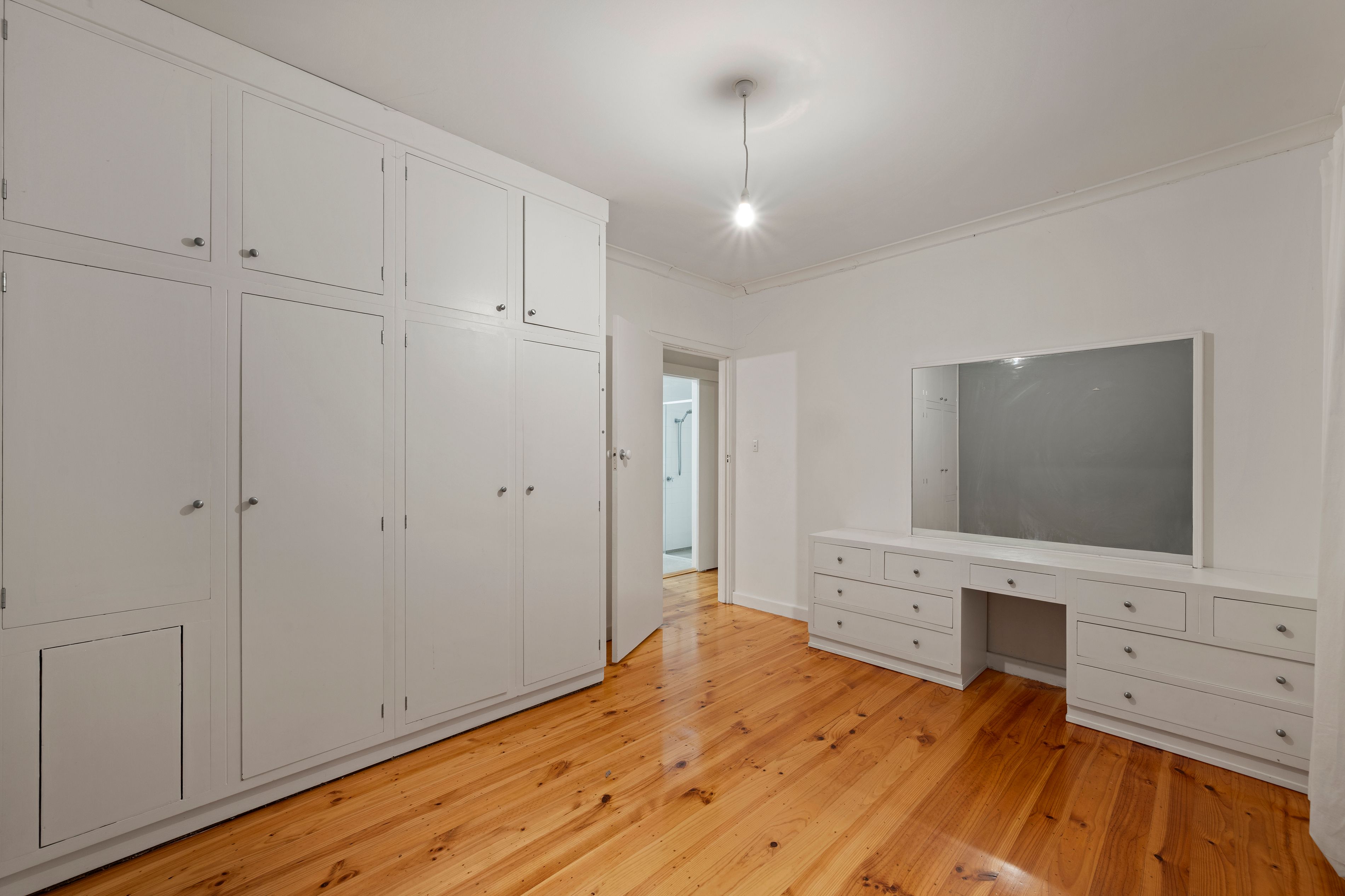 8 Hamish Grove — photo 17 of 27