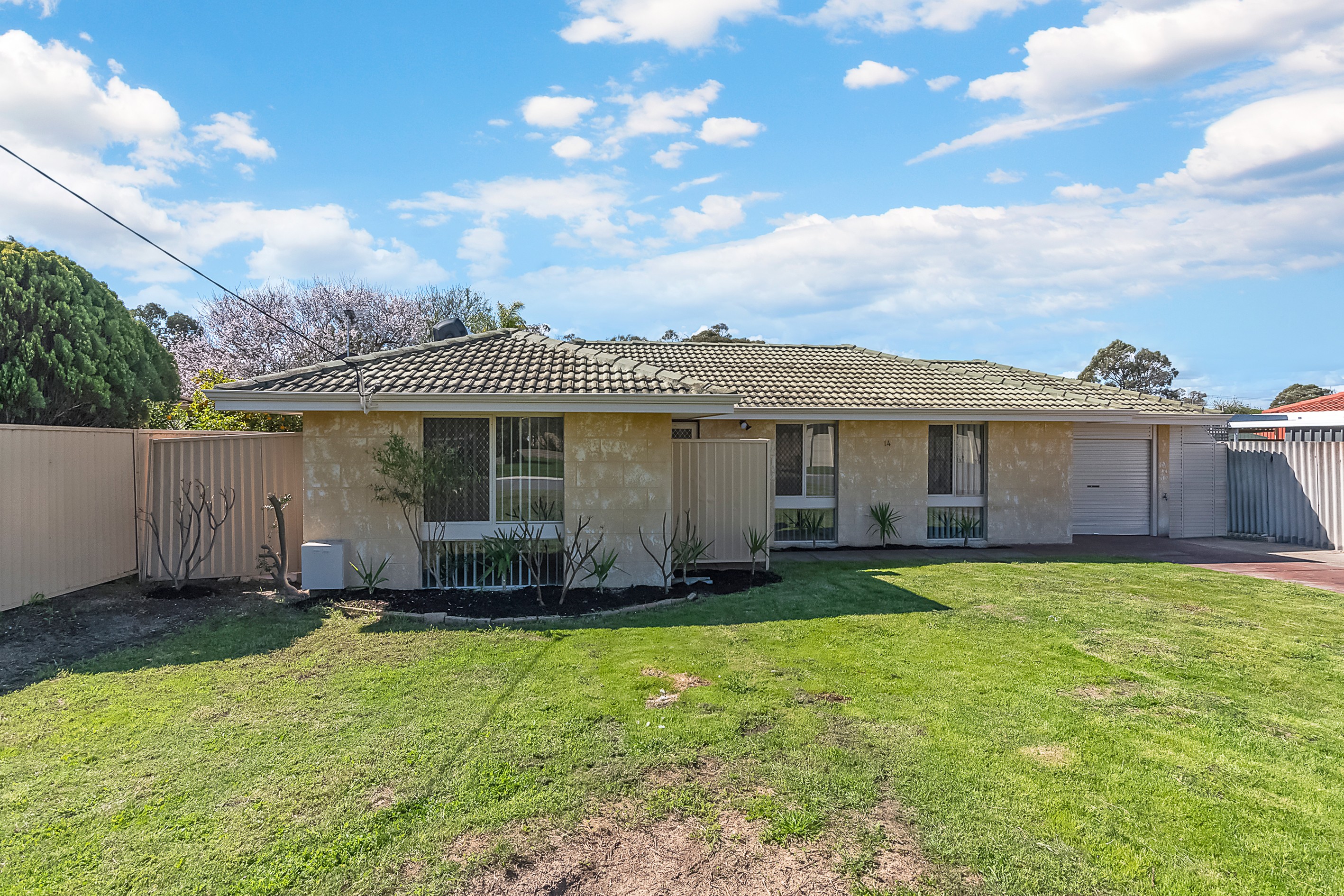 14 Nowranie Place, Hillman, WA 6168