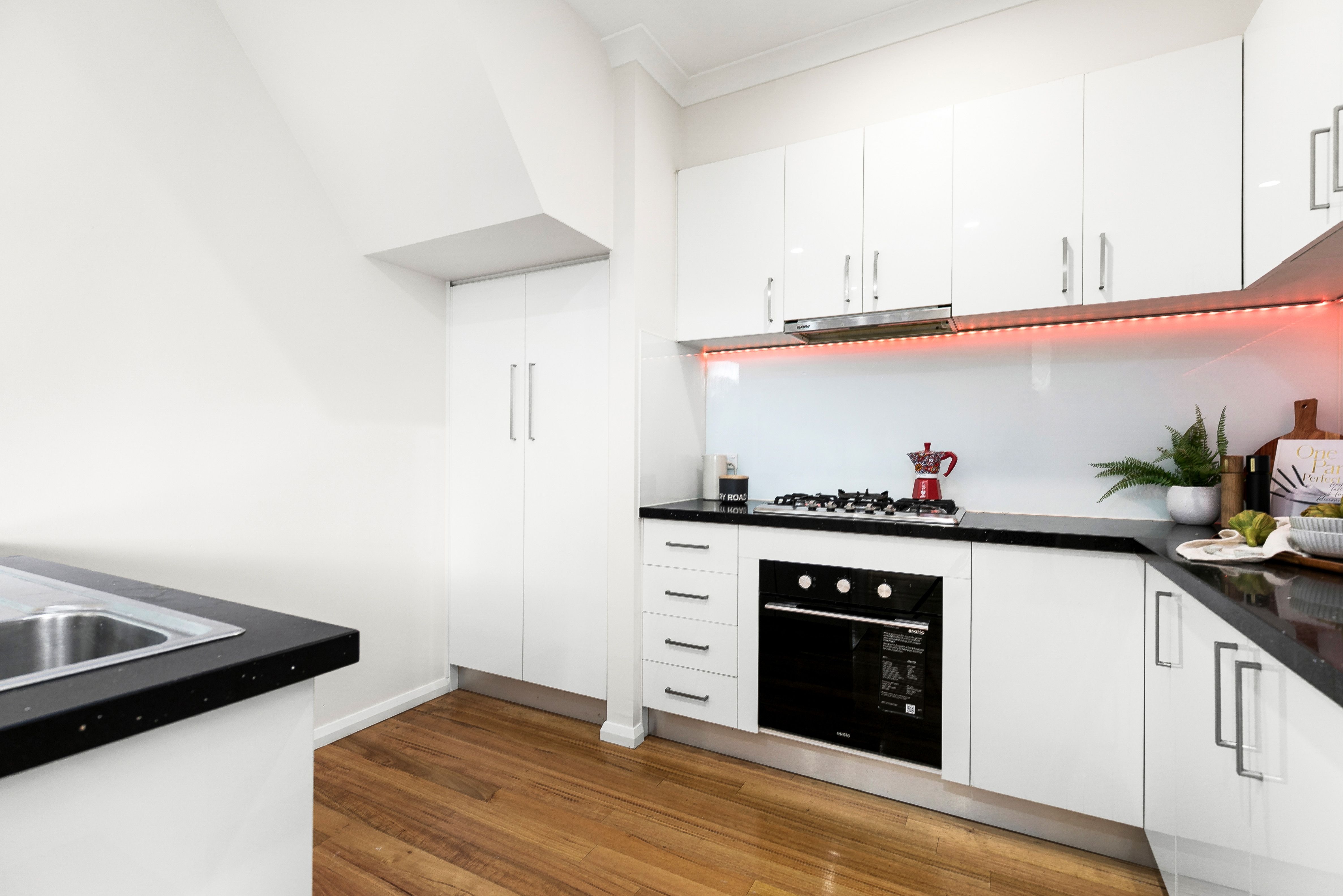 1/55 Graham Street — photo 6 of 20