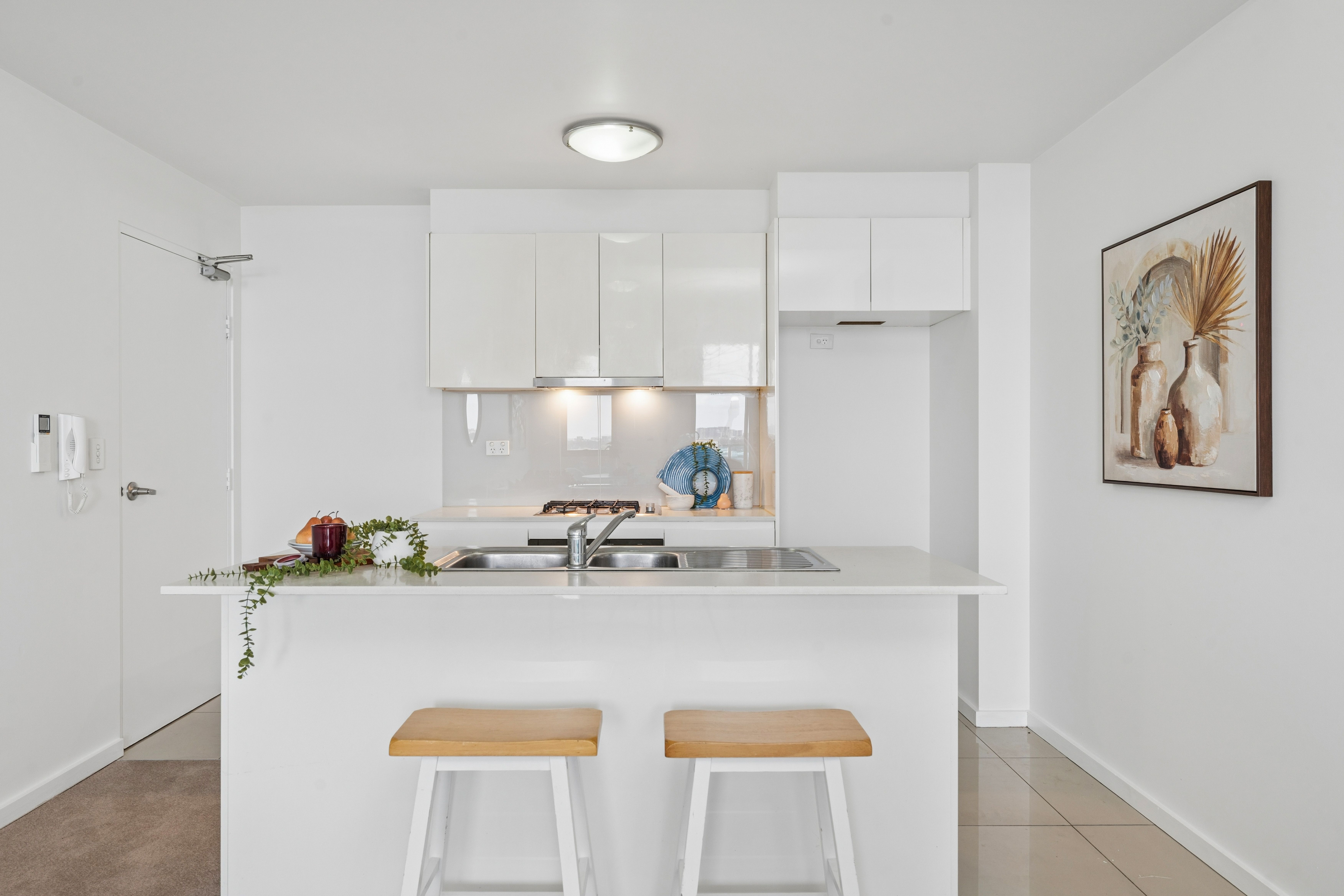 811/3 Weston Street — photo 5 of 13