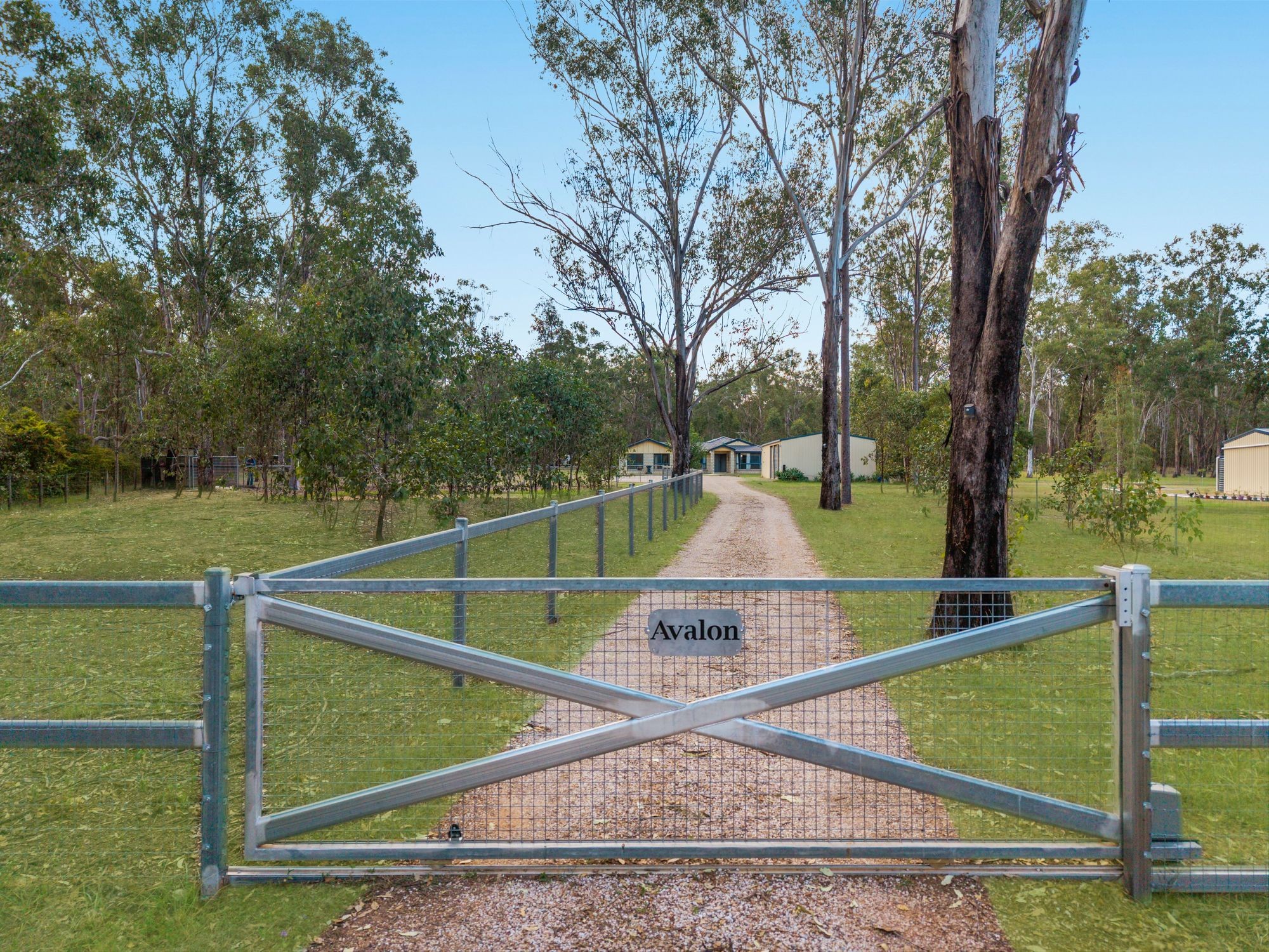 8 Lewis Court, Lockyer Waters, QLD 4311