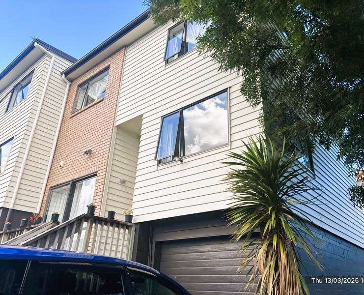 2/2 Swan Hill Drive photo 0