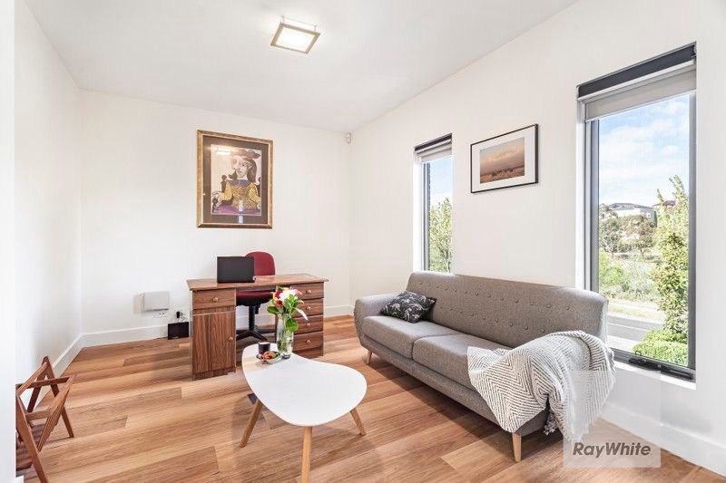 24 Clare Boulevard, Greenvale, VIC 3059