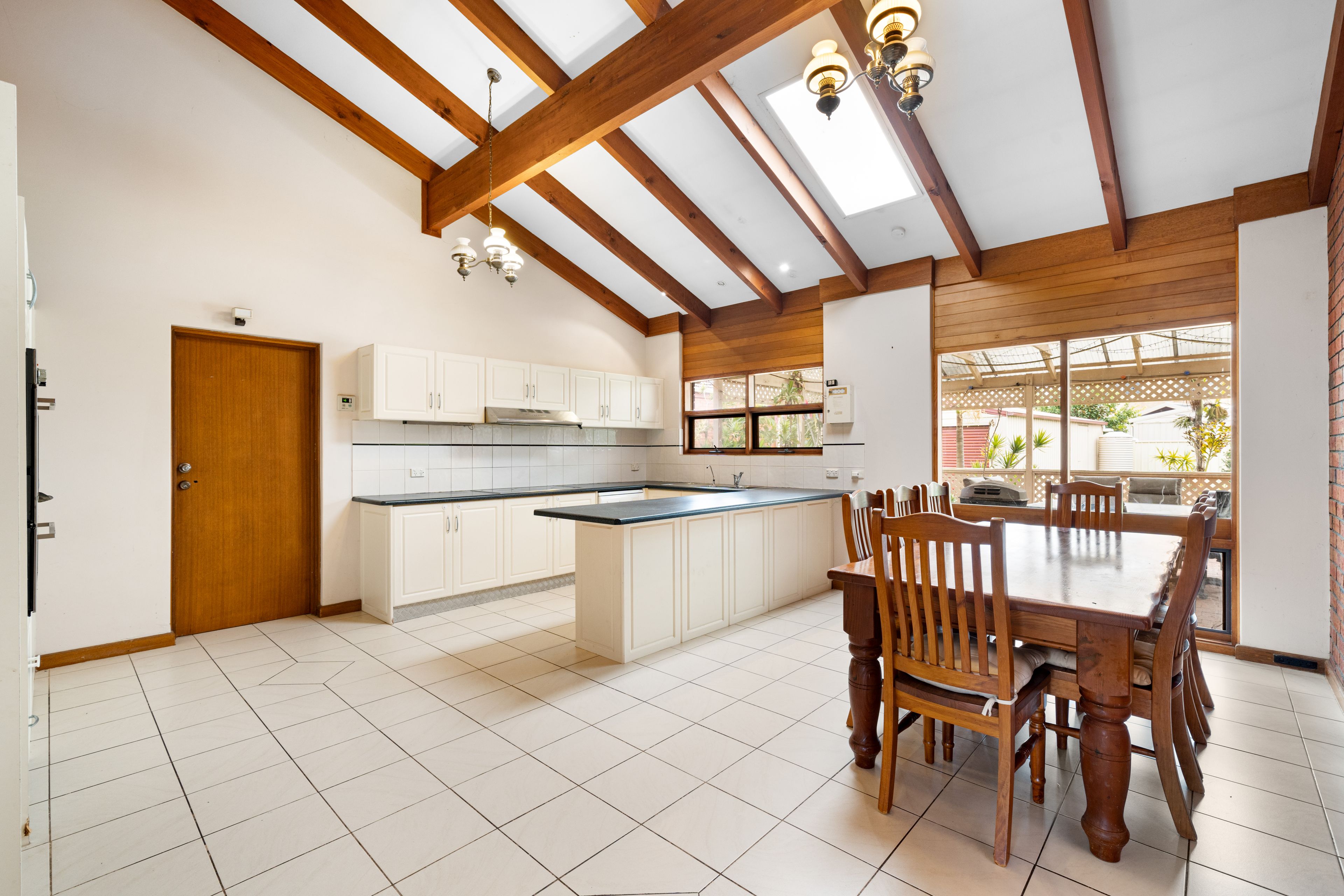 15 Hoylake Crescent — photo 6 of 22