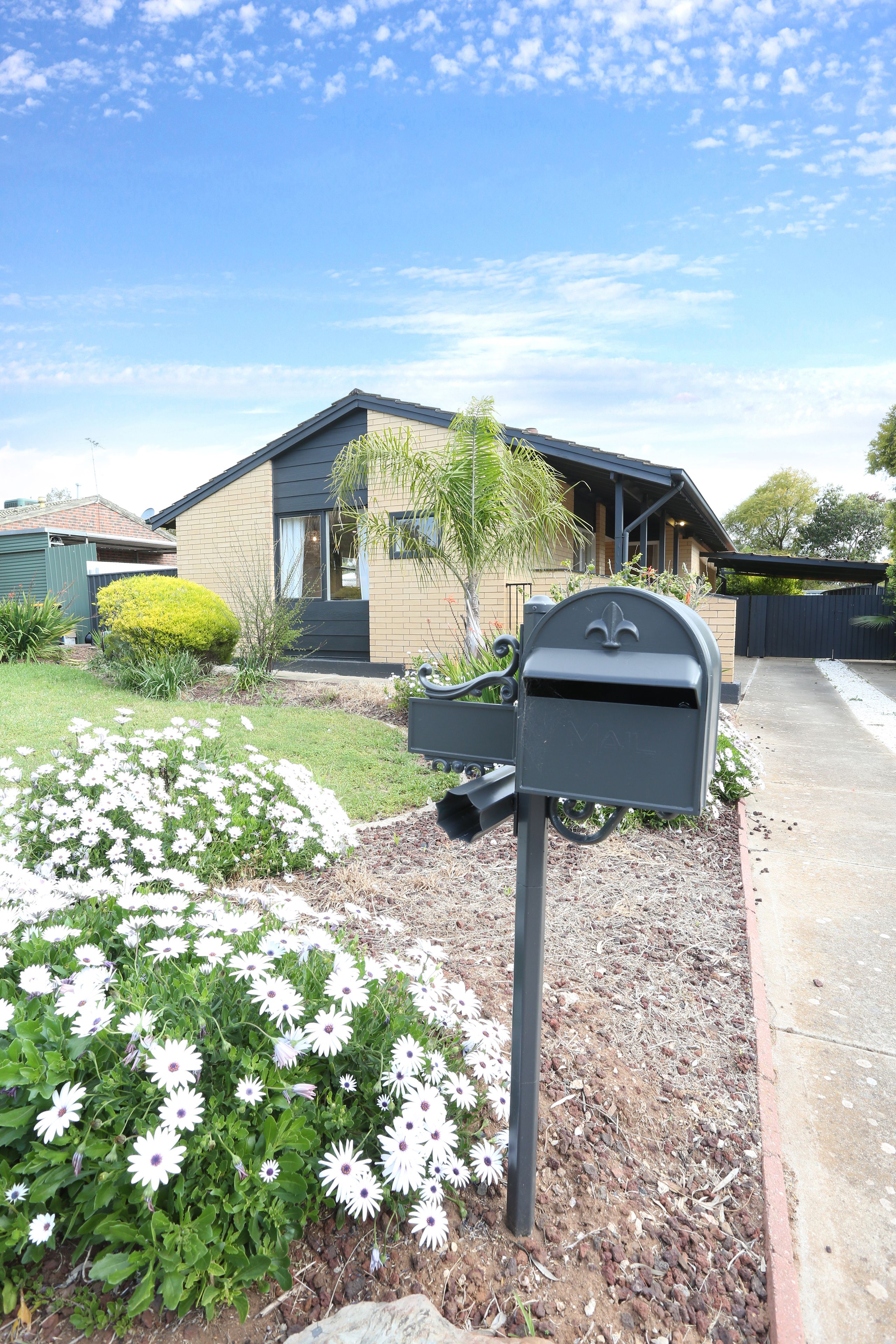16 Noora Crescent, Munno Para, SA 5115