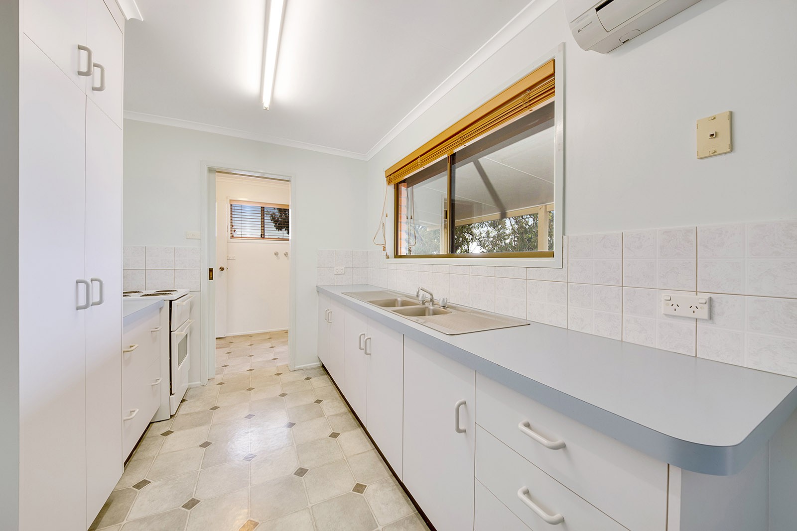 17 Ben Lexcen Court, Clinton, QLD 4680