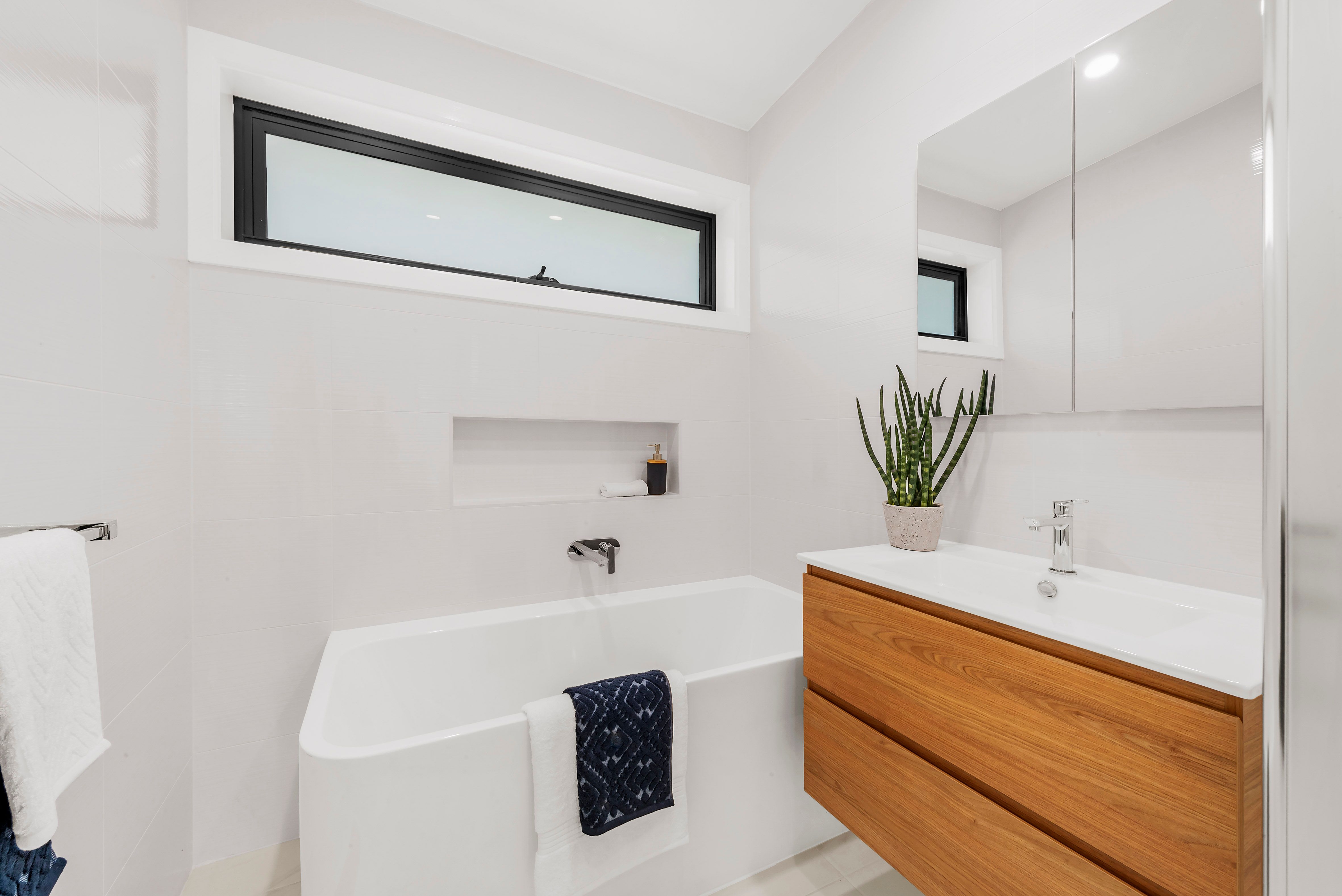 6 Lynwood Crescent — photo 8 of 13
