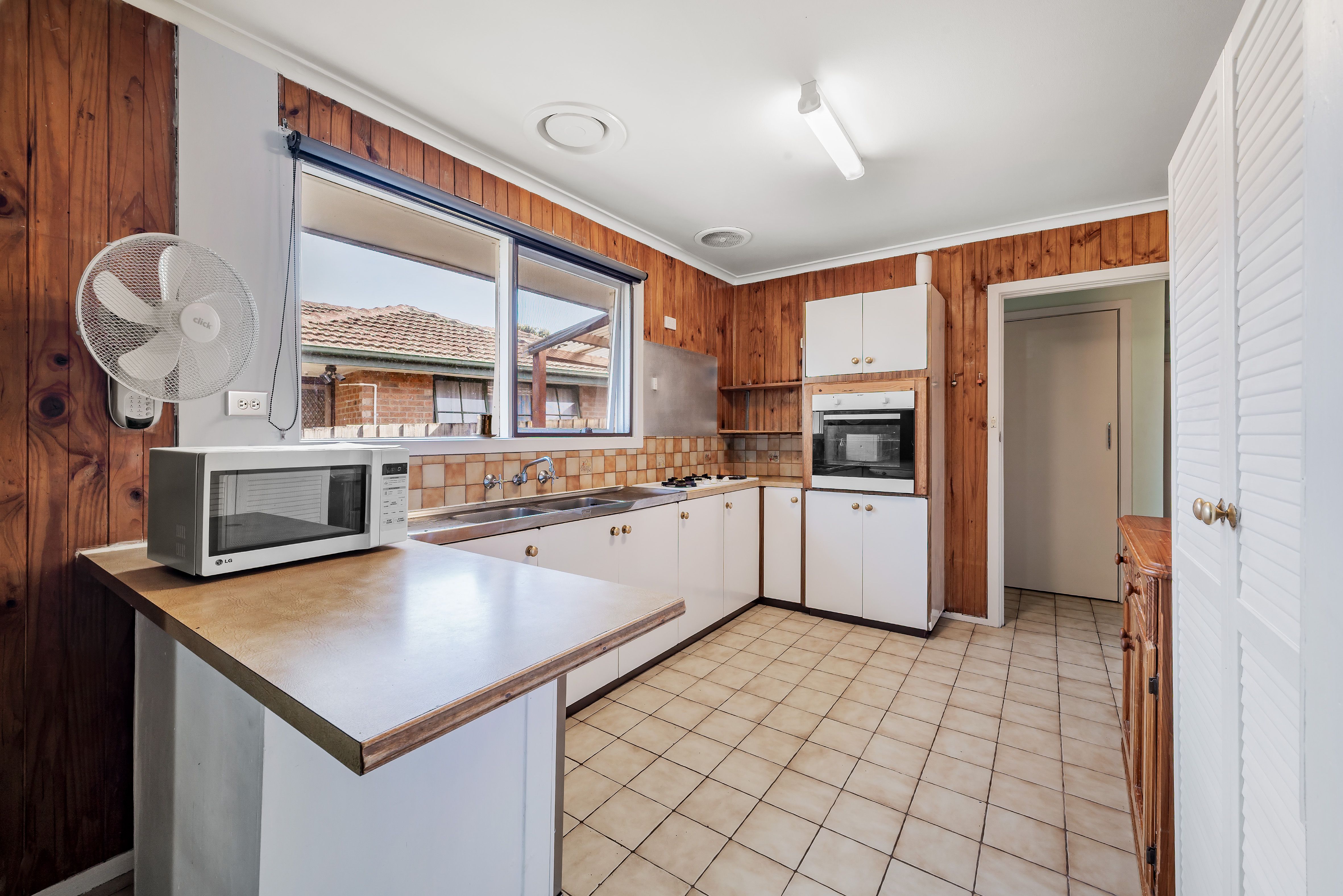 105 Osborne Avenue — photo 4 of 11
