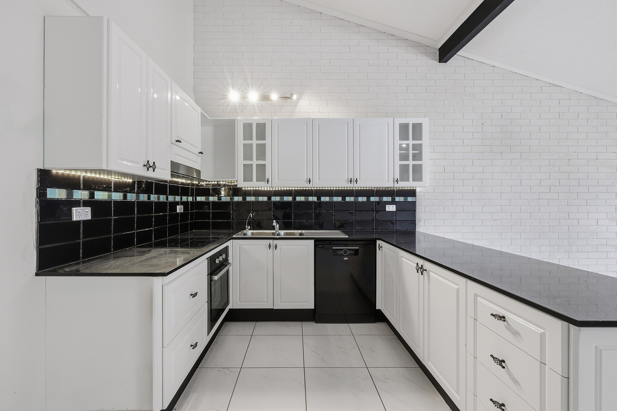2/77 Price Street, Nerang, QLD 4211