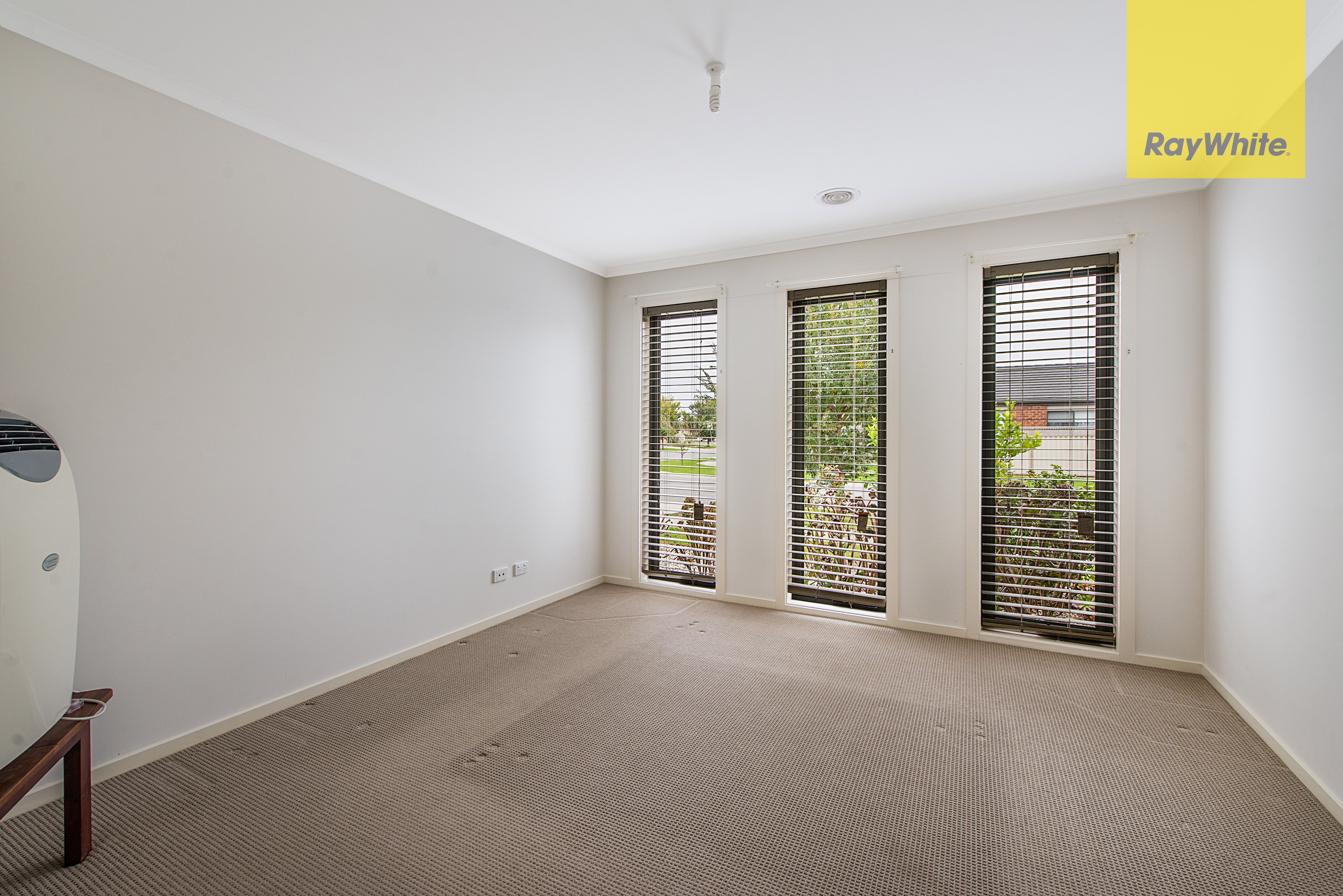 35 Edenbrook Circuit, Pakenham, VIC 3810