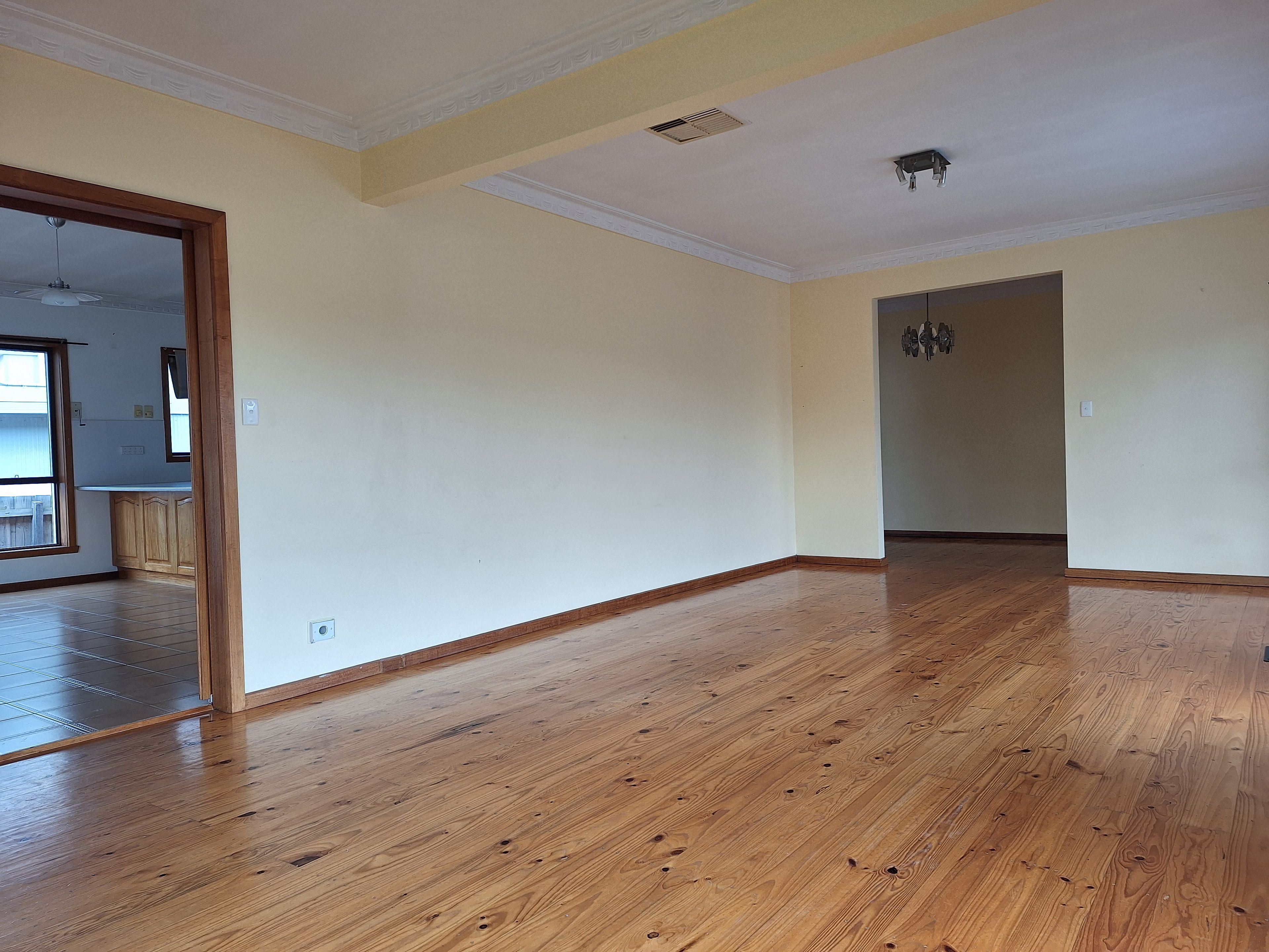 44 Parkstone Avenue — photo 3 of 16