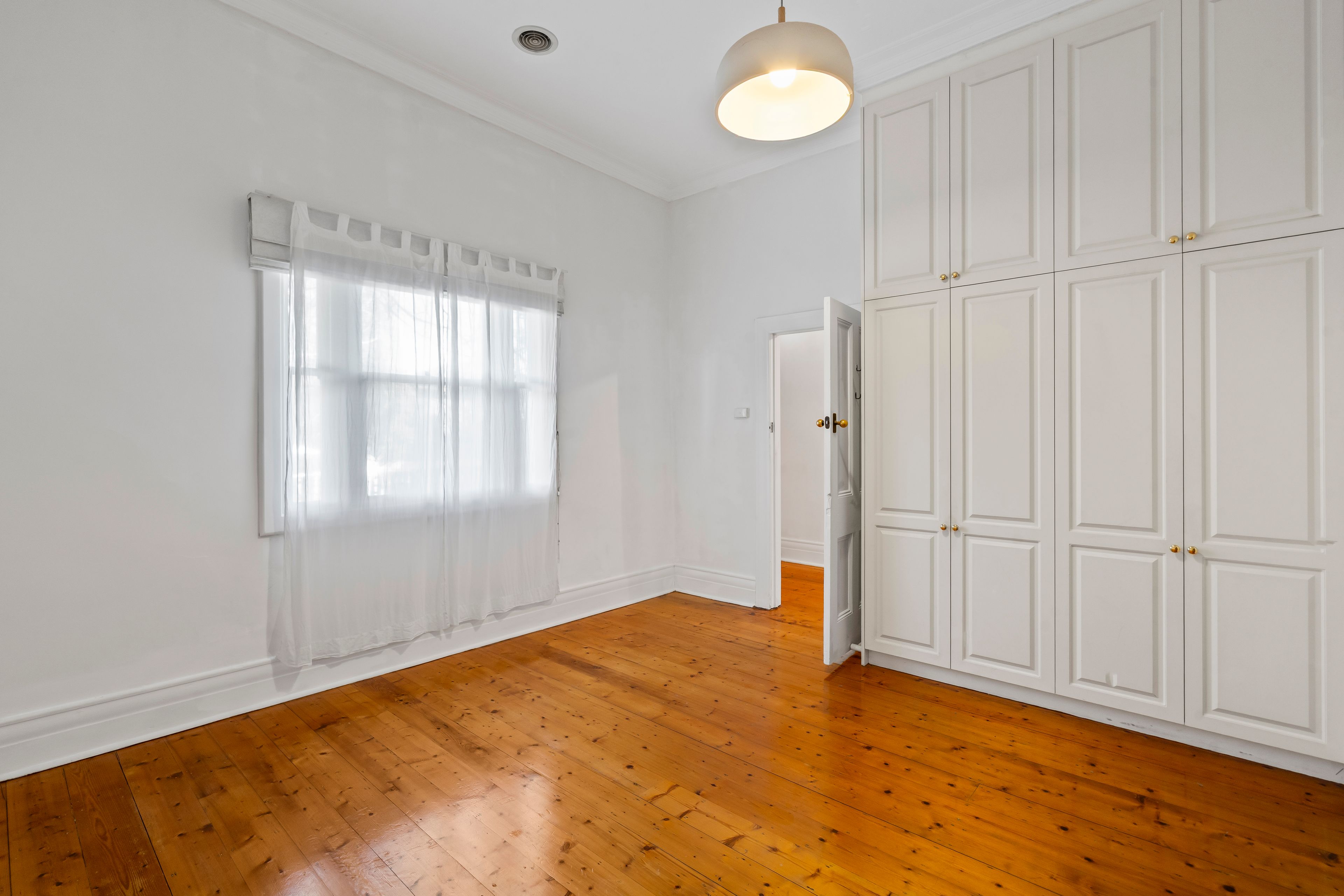12 Queen Street — photo 6 of 11