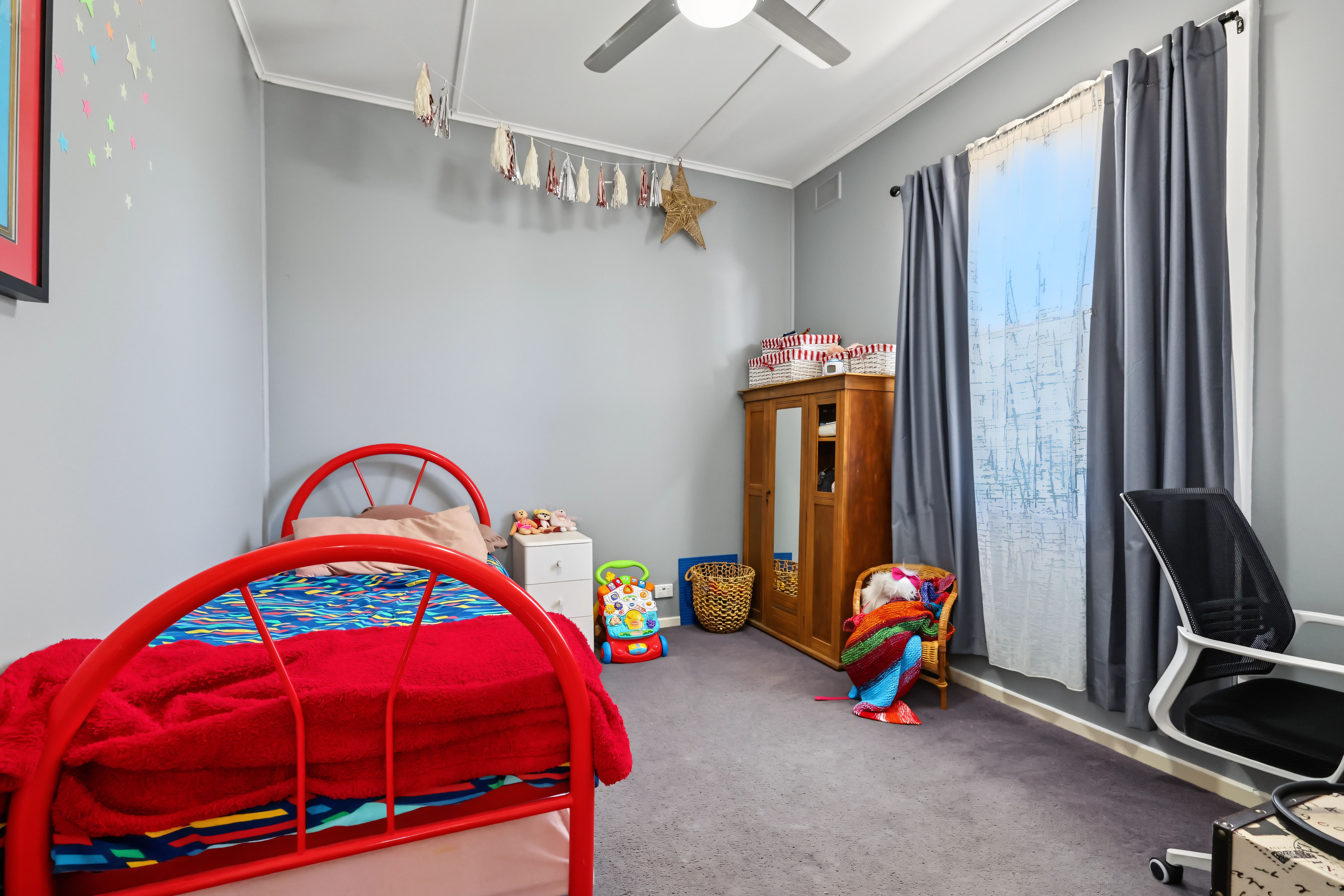 22 Acacia Crescent — photo 8 of 11