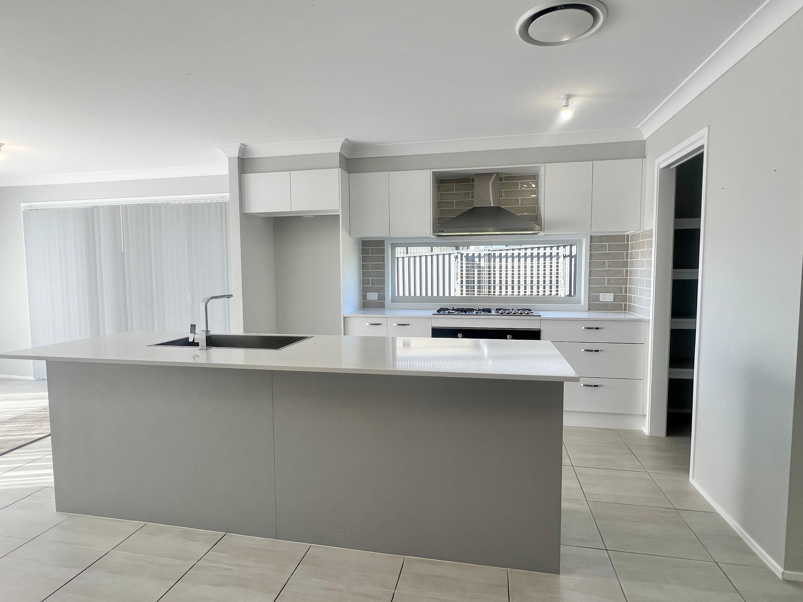 27 Roy Crescent, Thirlmere, NSW 2572