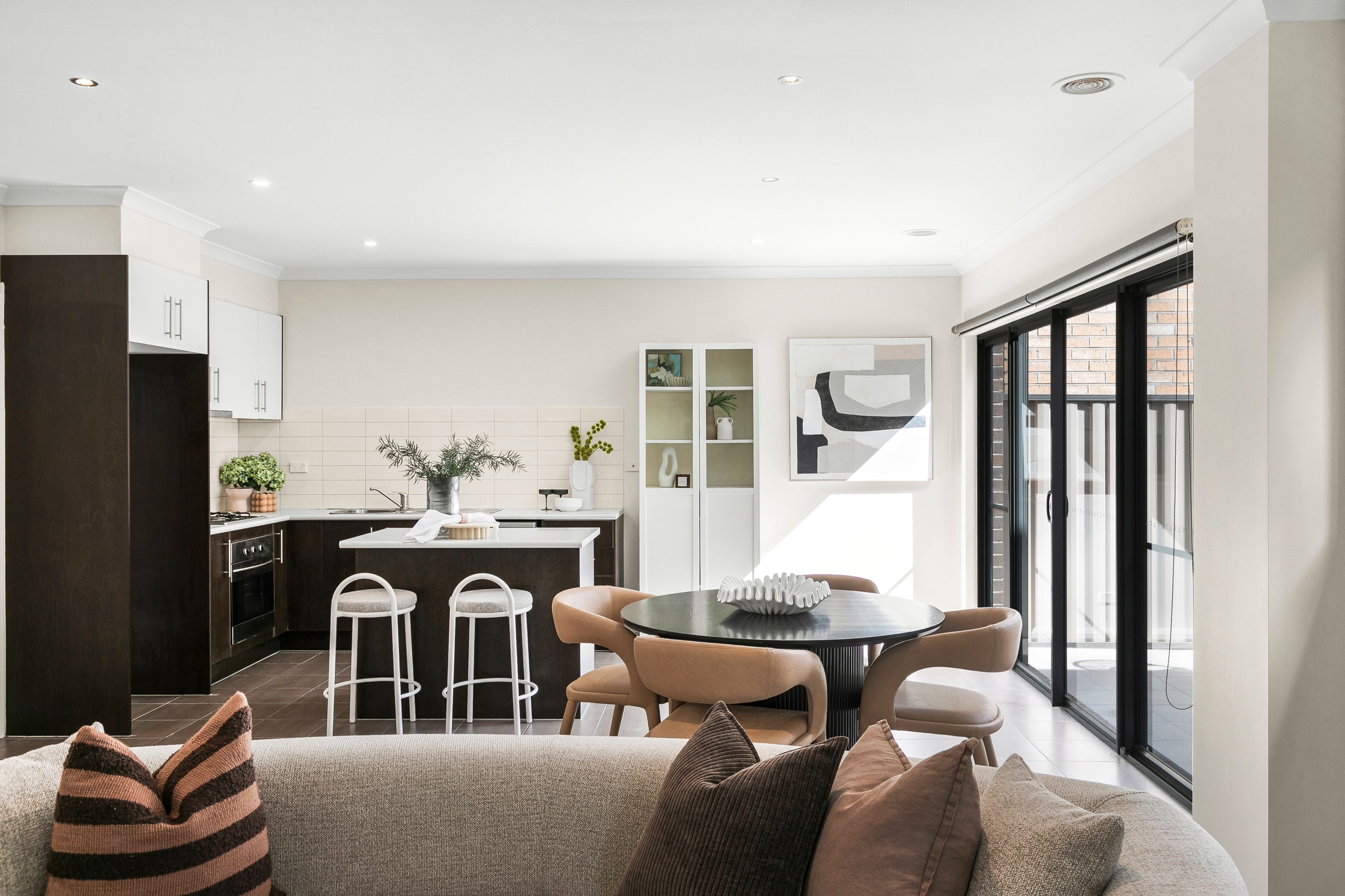 2/134 Kitchener Street — photo 5 of 16