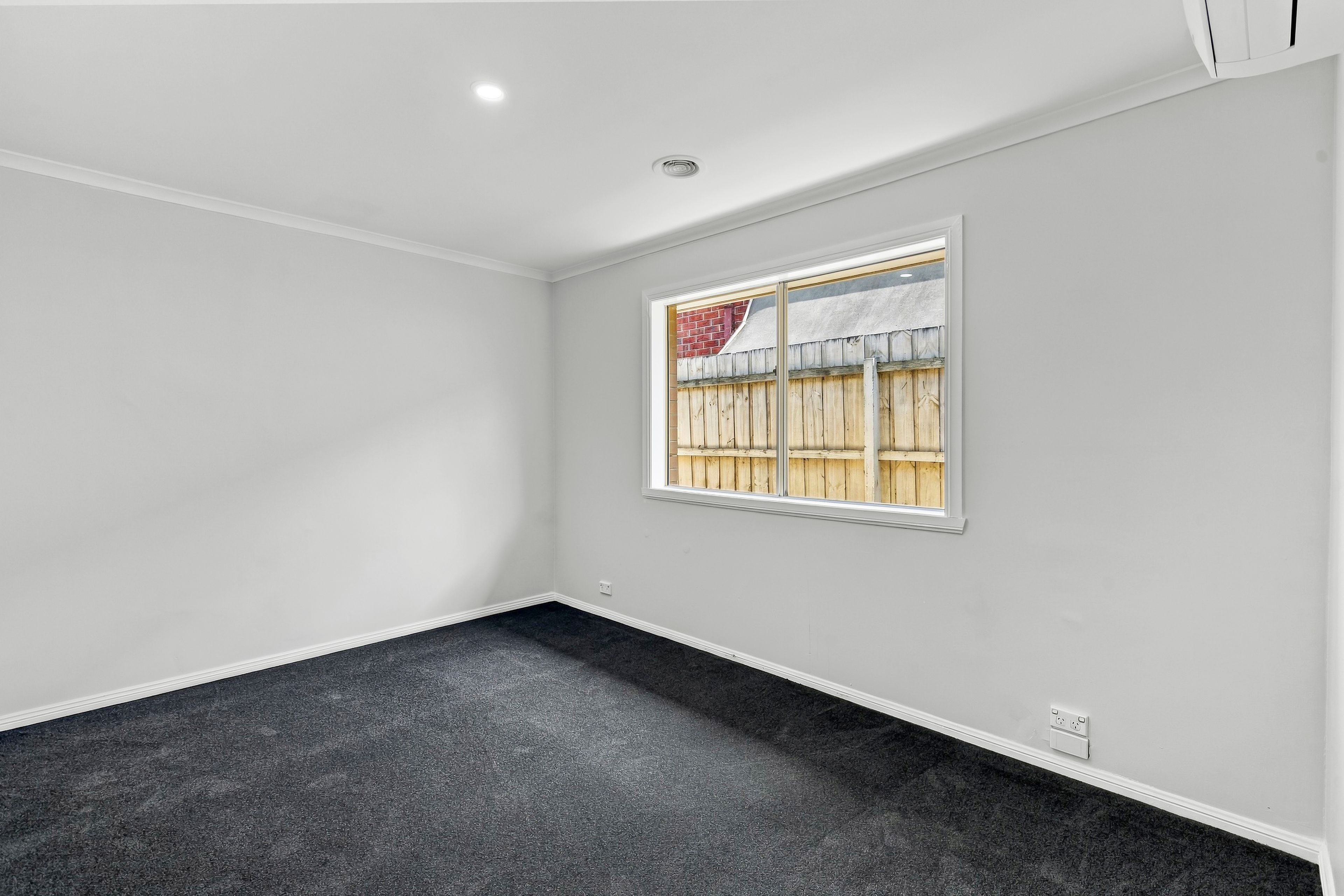 79 Mckenzie Crescent — photo 7 of 11