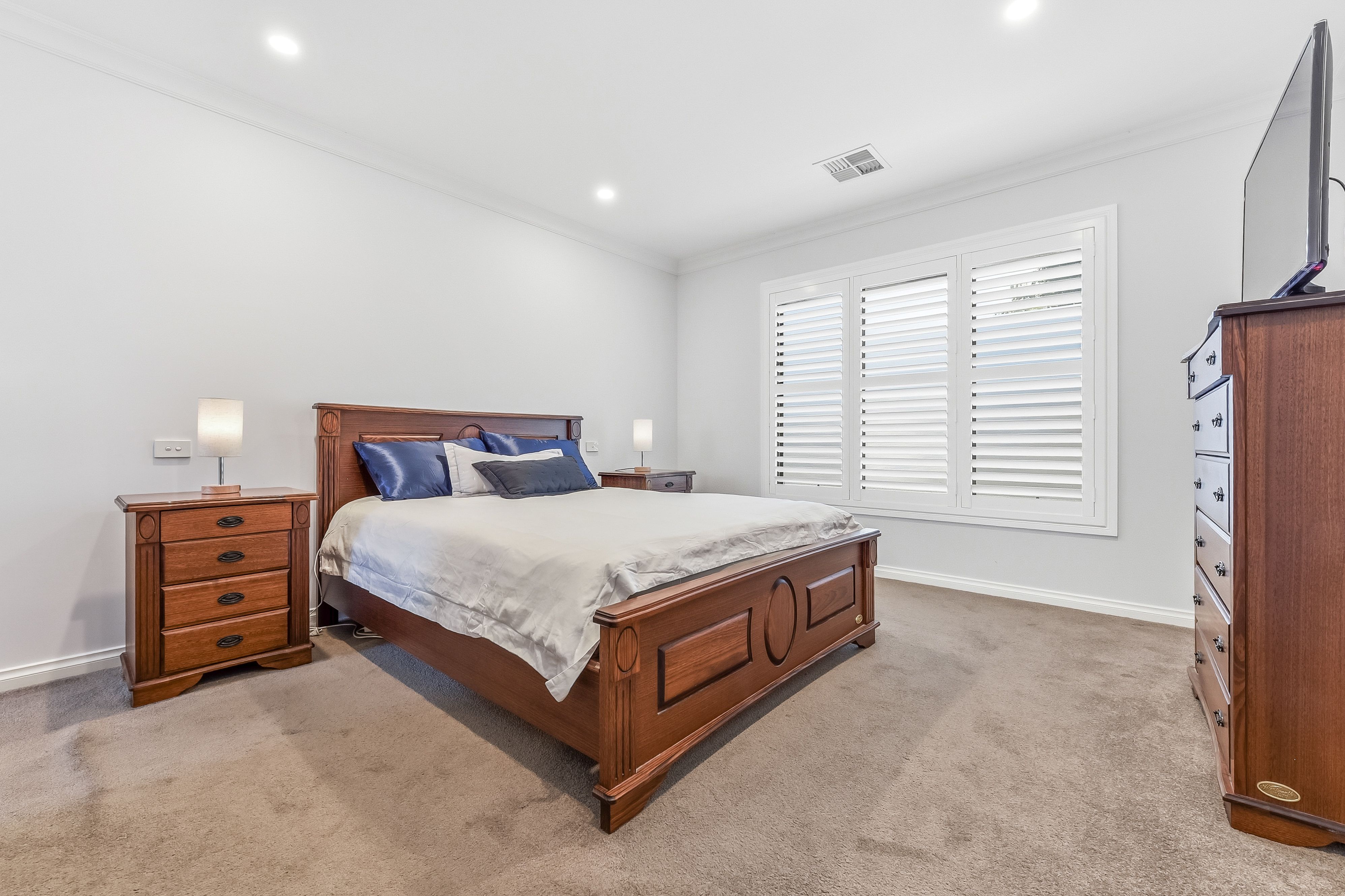 2/18 Larch Crescent — photo 8 of 16