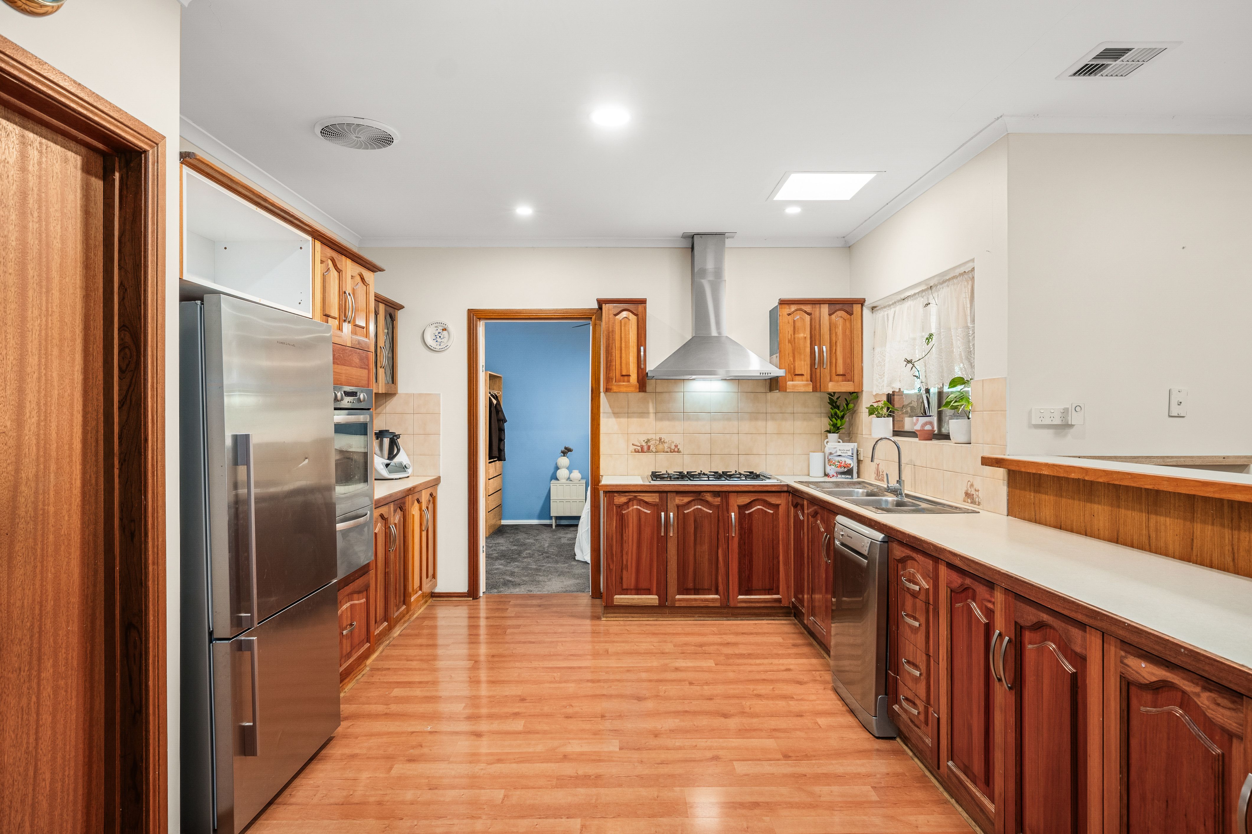 27 Torresan Crescent — photo 9 of 26