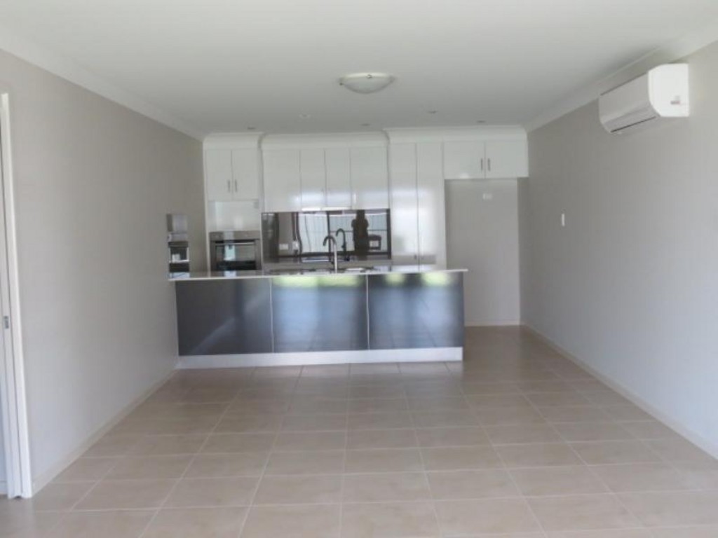 2/13 Kassidy Drive, Emerald, QLD 4720