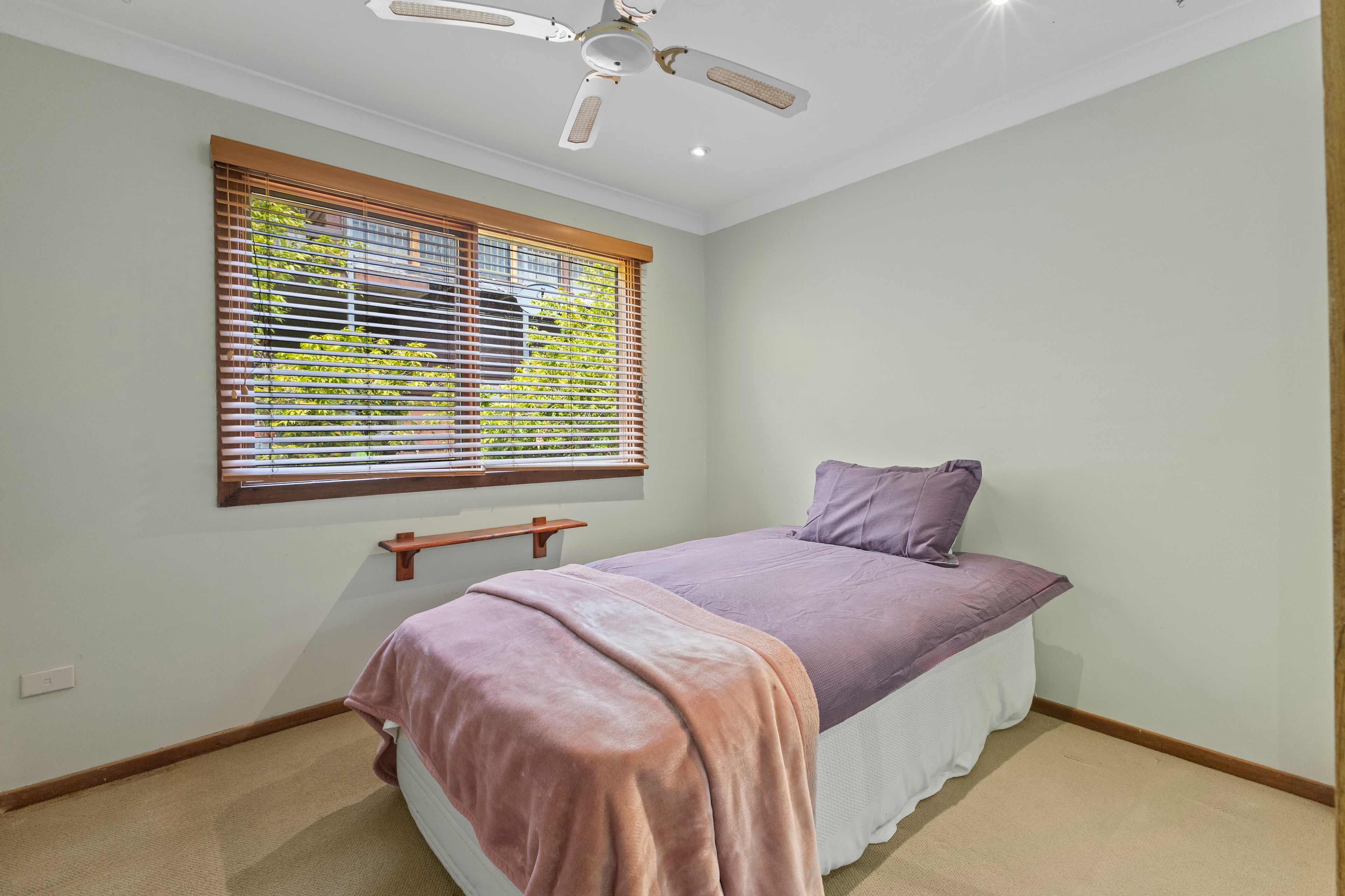8 Hawkesbury Crescent — photo 13 of 17