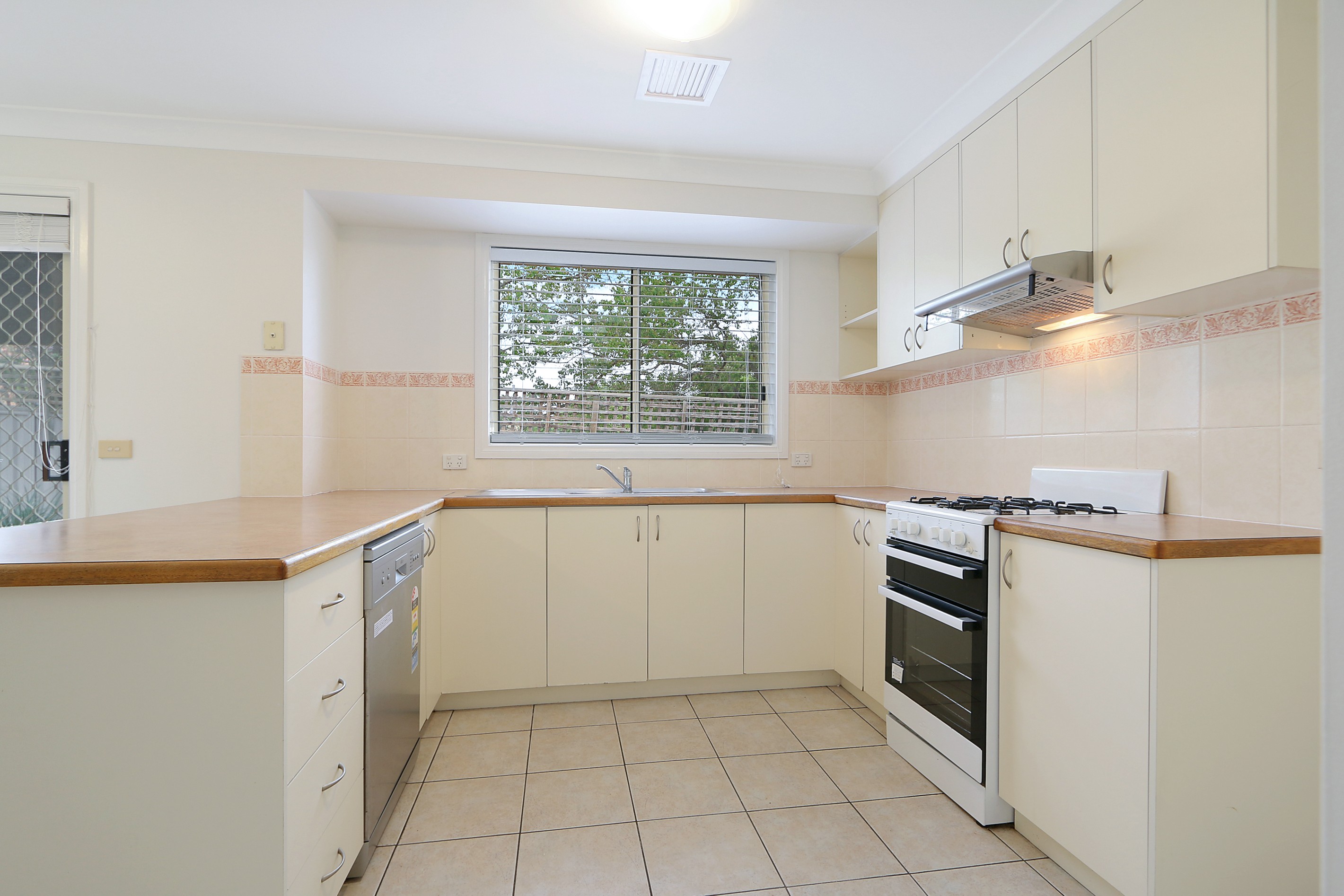 2/4 Briese Court, Thurgoona, NSW 2640