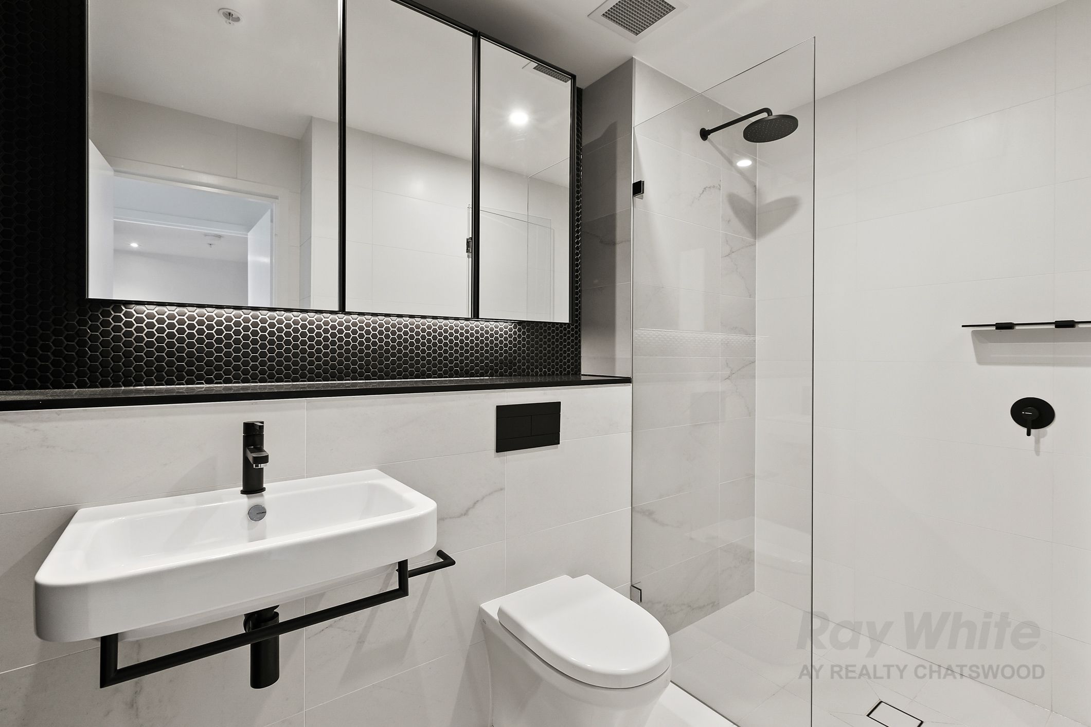 11 Marshall Avenue — photo 3 of 5
