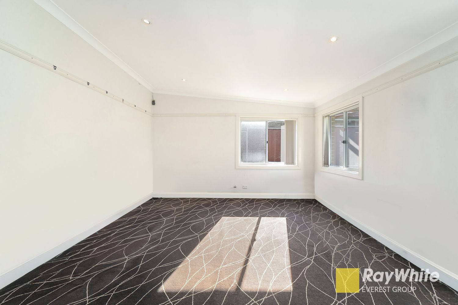 86 Vernon Avenue — photo 4 of 12