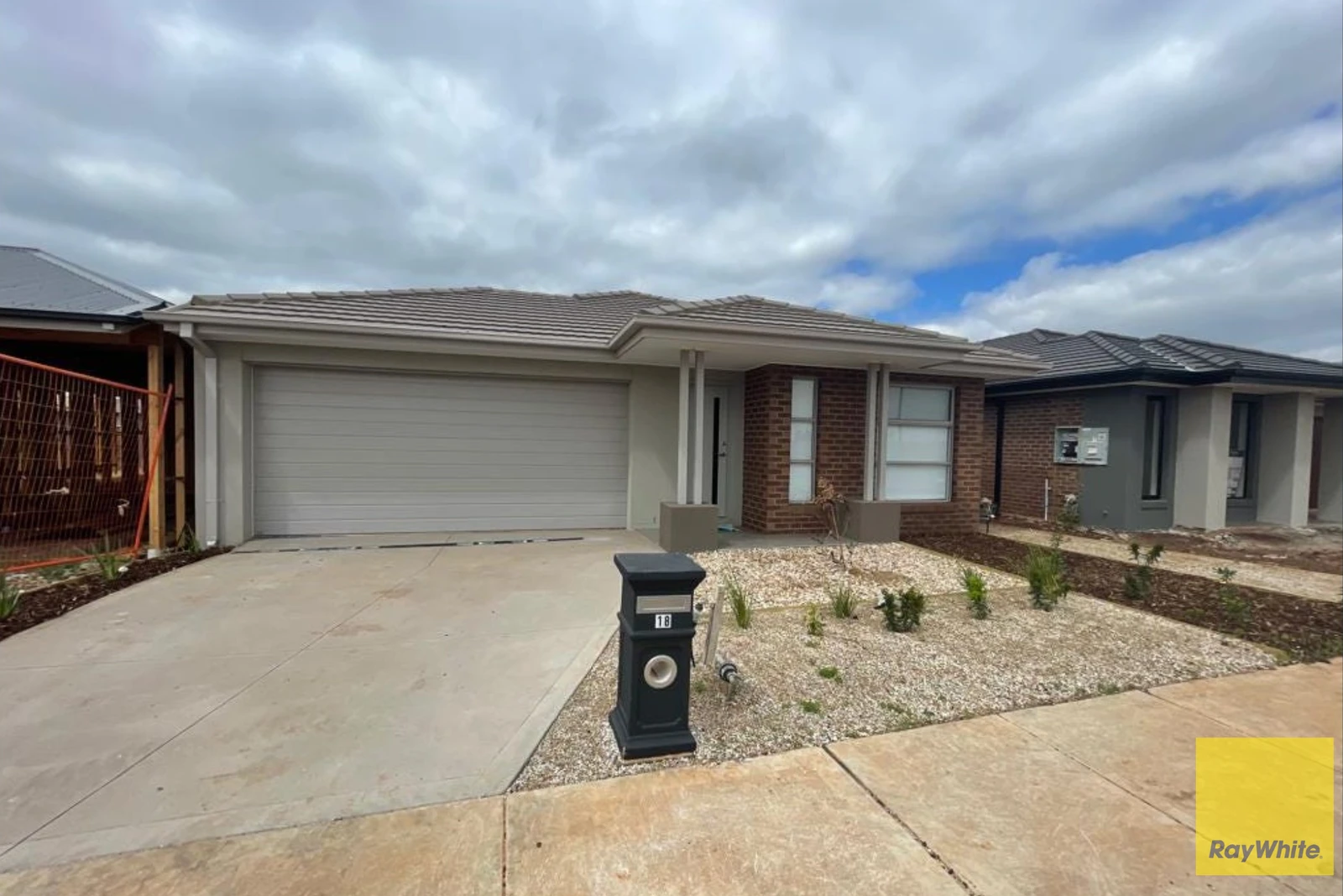 18 Adelong Boulevard, COBBLEBANK, VIC 3338