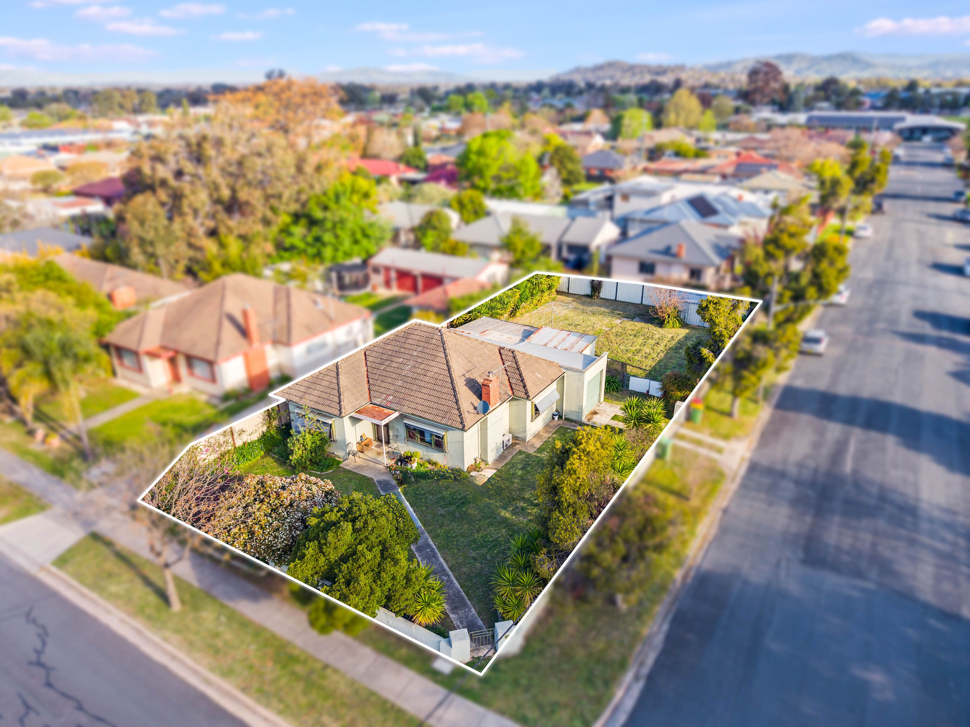 393 Wantigong Street — photo from Ray White Albury Central