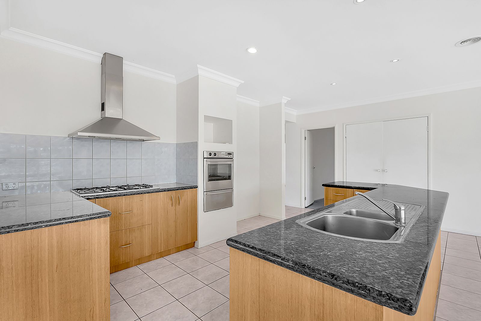 10 Cherry Blossom Close, Craigieburn, VIC 3064