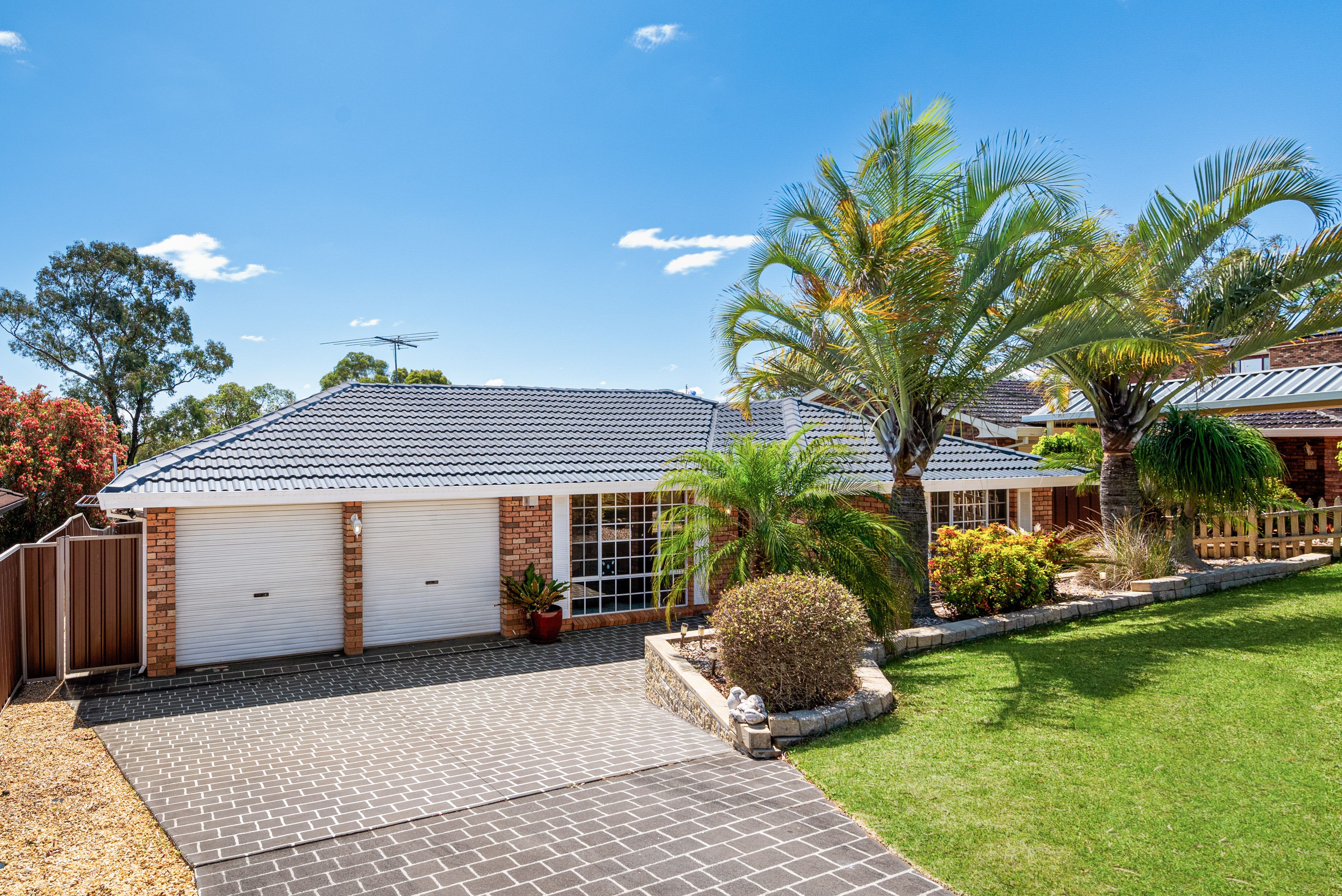 11 Alexis Place, Rosemeadow, NSW 2560