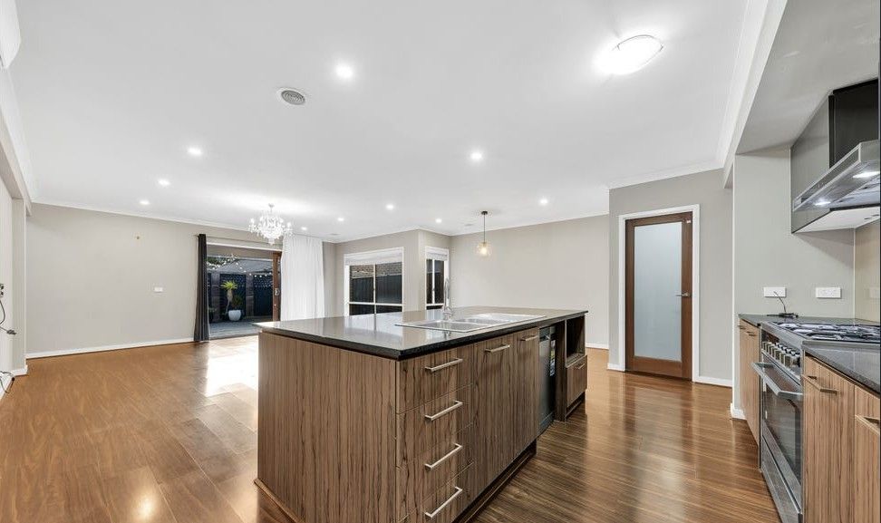 17 Ventasso Street — photo 3 of 14