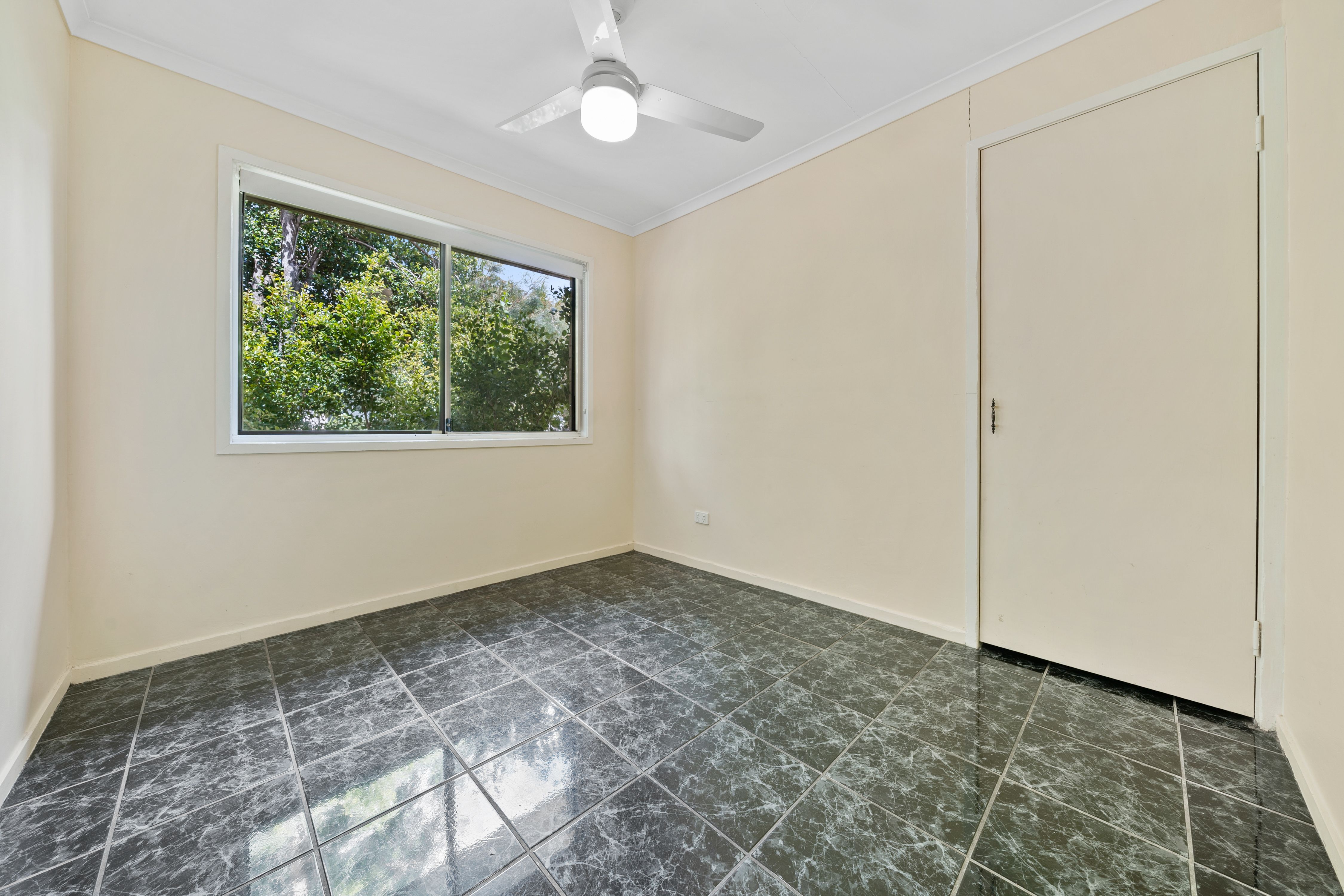 17 Yolla Street — photo 4 of 9