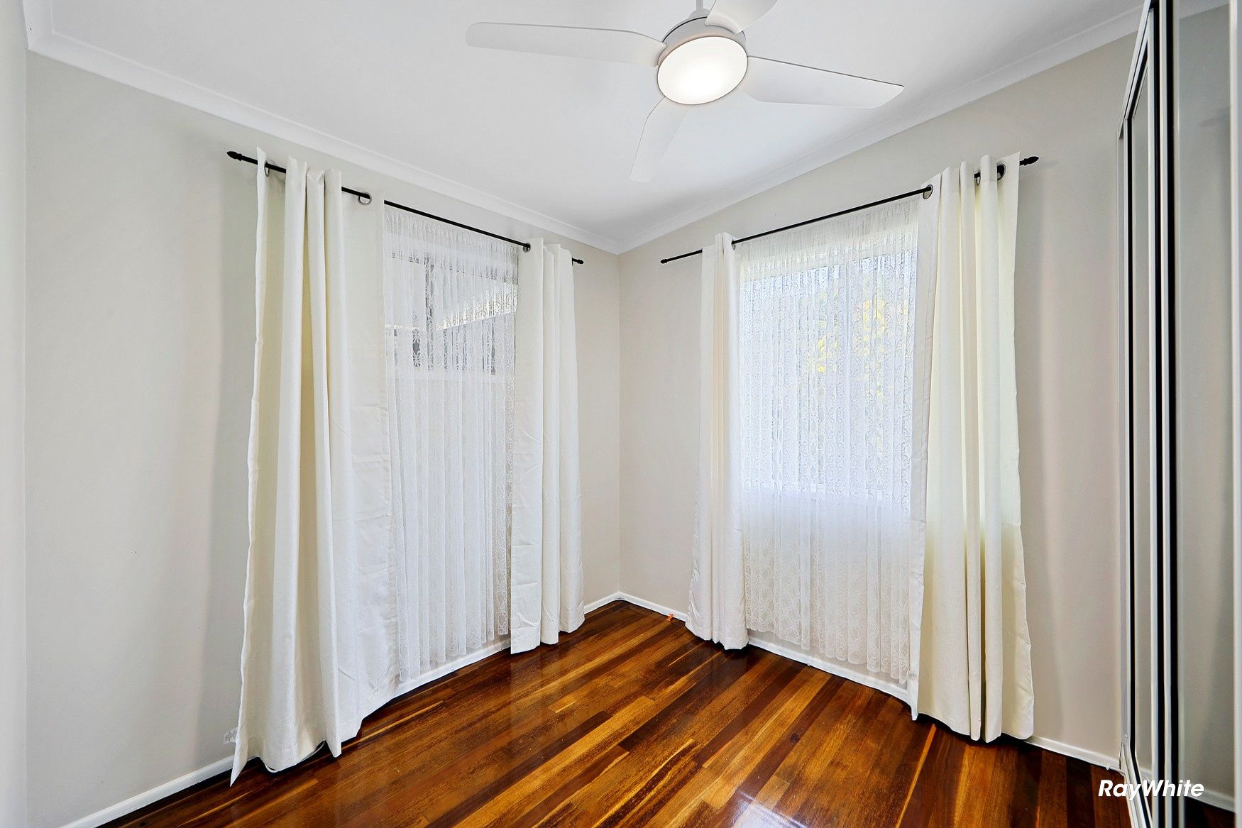 14 Aldridge Street (Upstairs) — photo 9 of 13