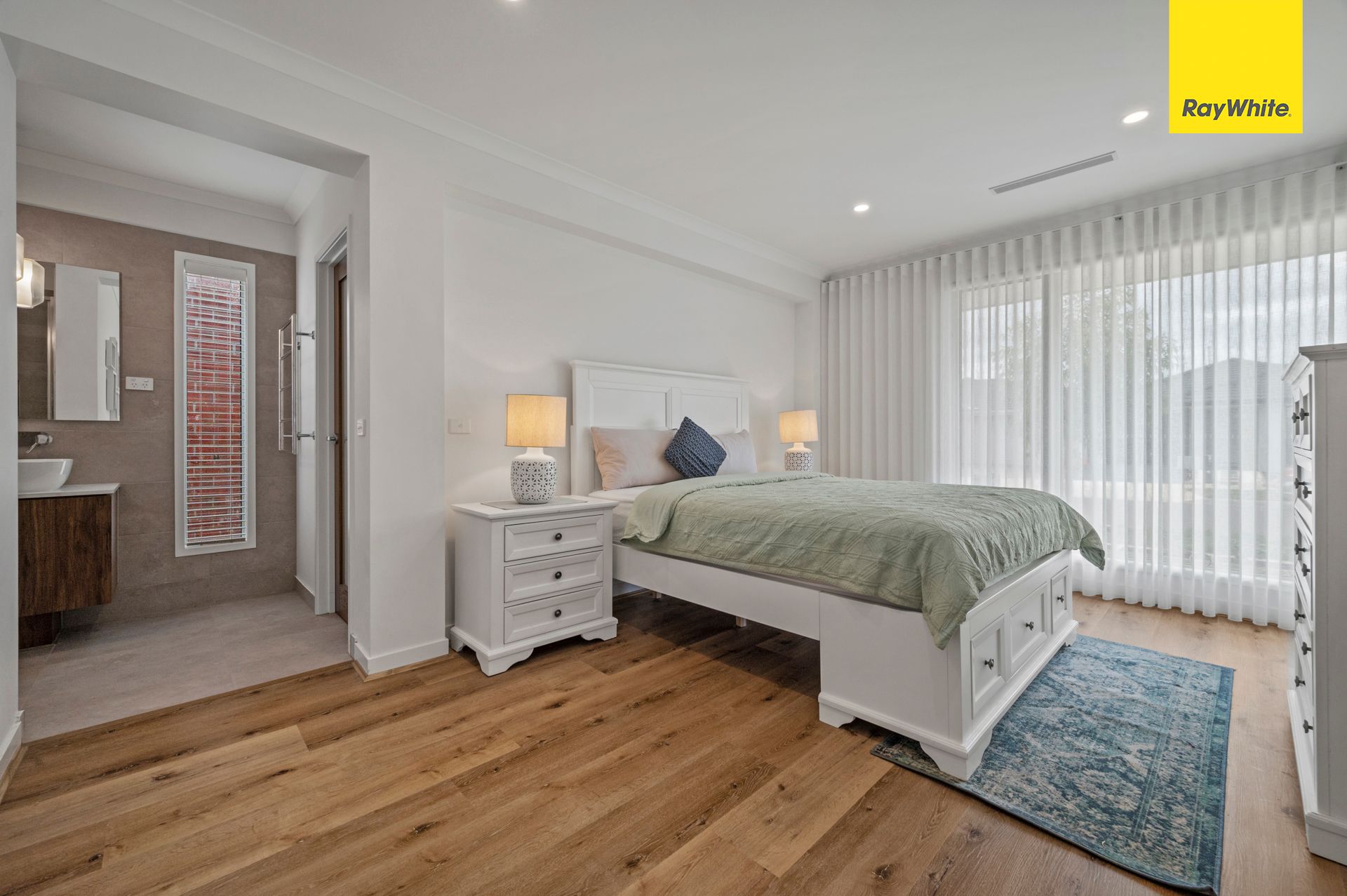 5 Kirkham Drive, THORNHILL PARK, VIC 3335