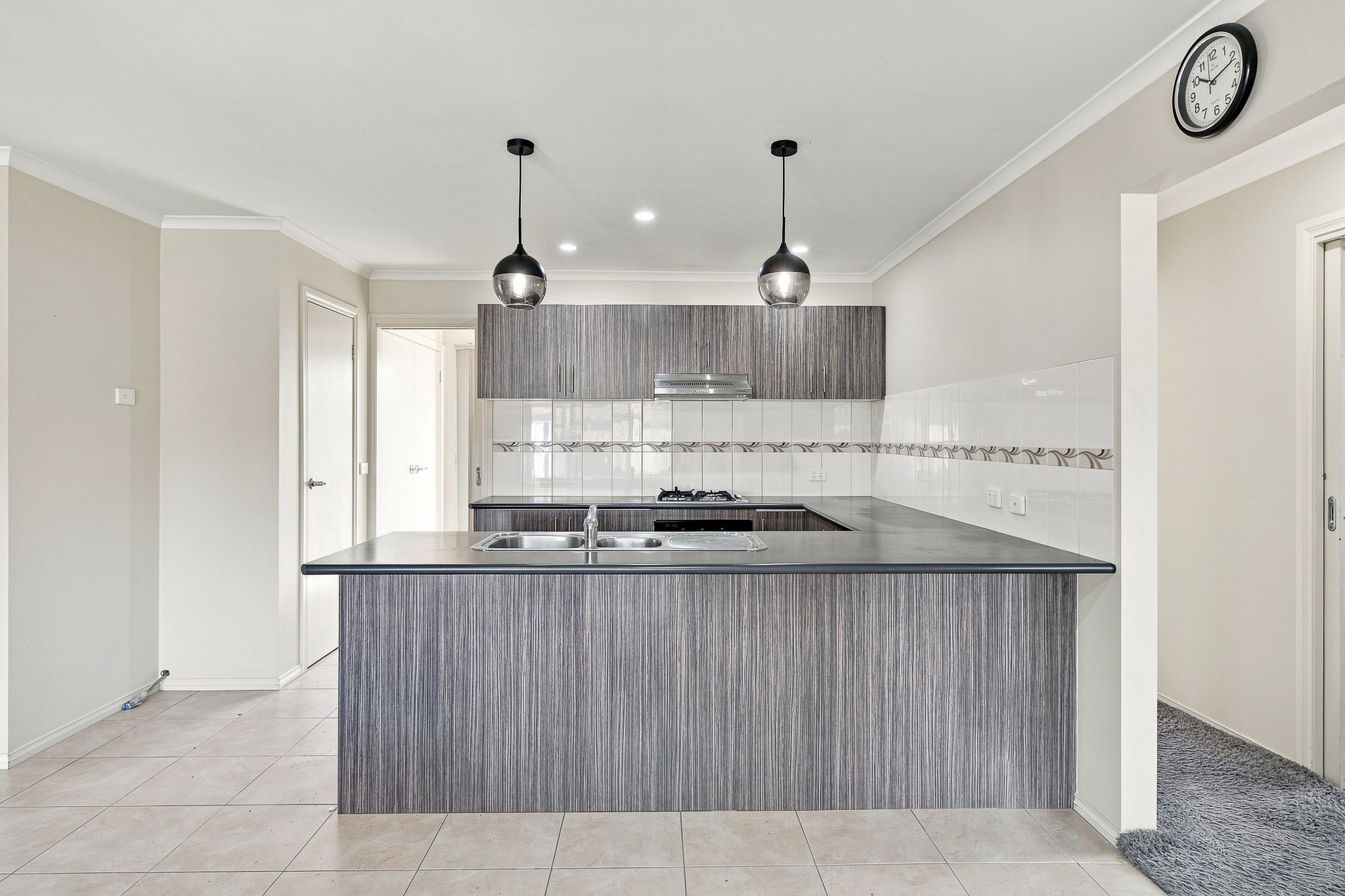 11/220-222 Monahans Road — photo 3 of 13