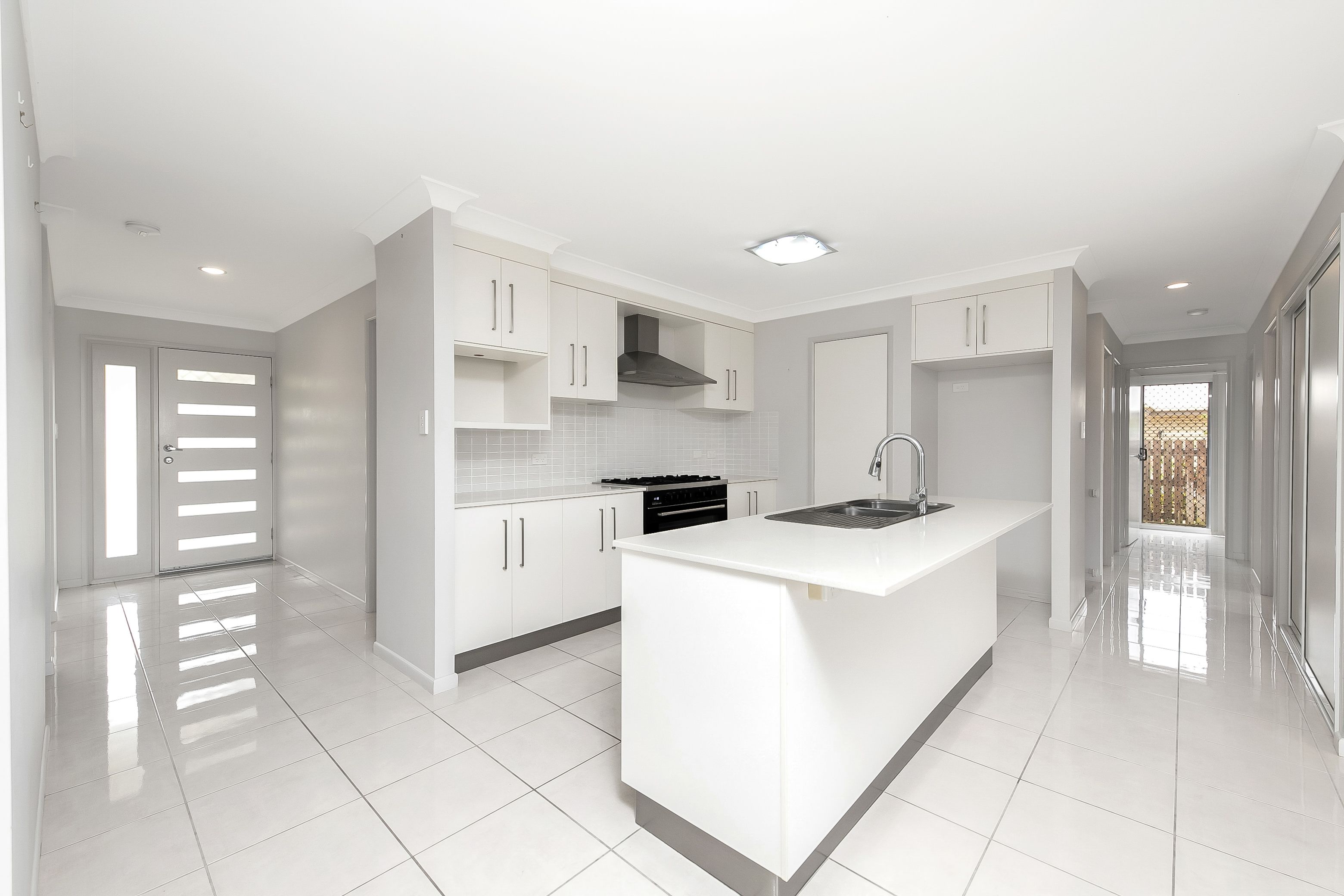 16 Whistler Avenue — photo 3 of 17