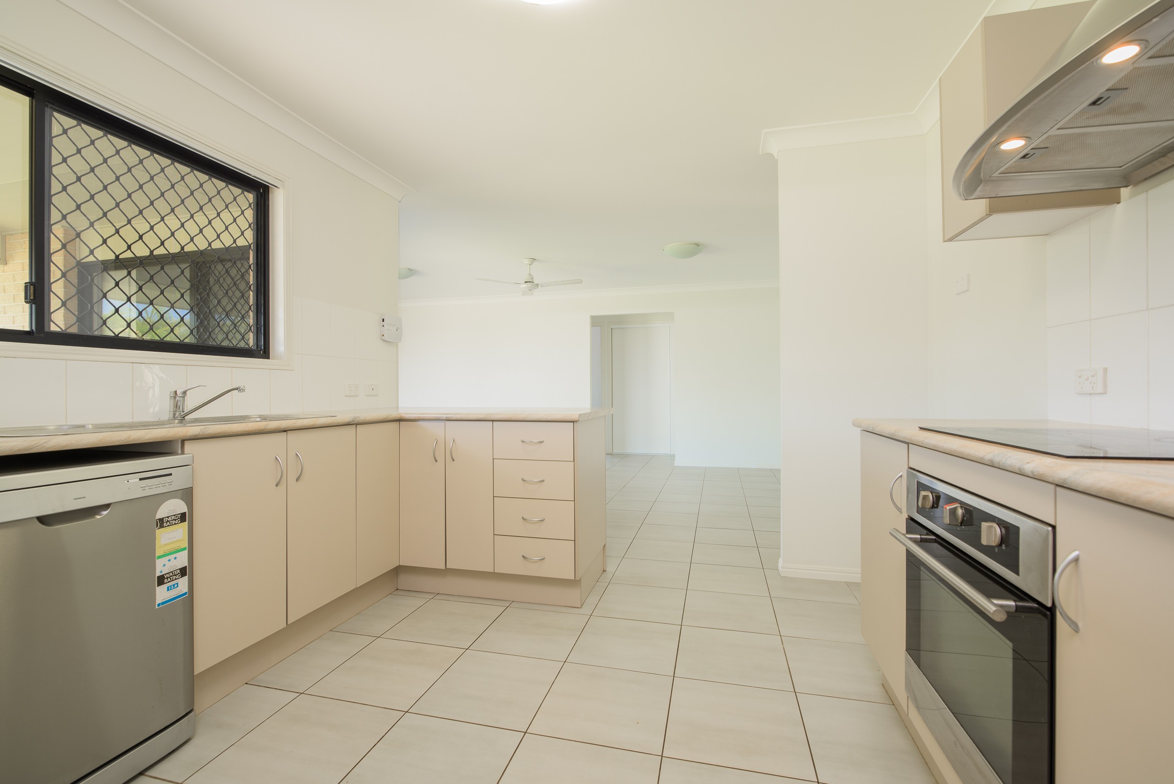 9 Woodland Court, Kirkwood, QLD 4680