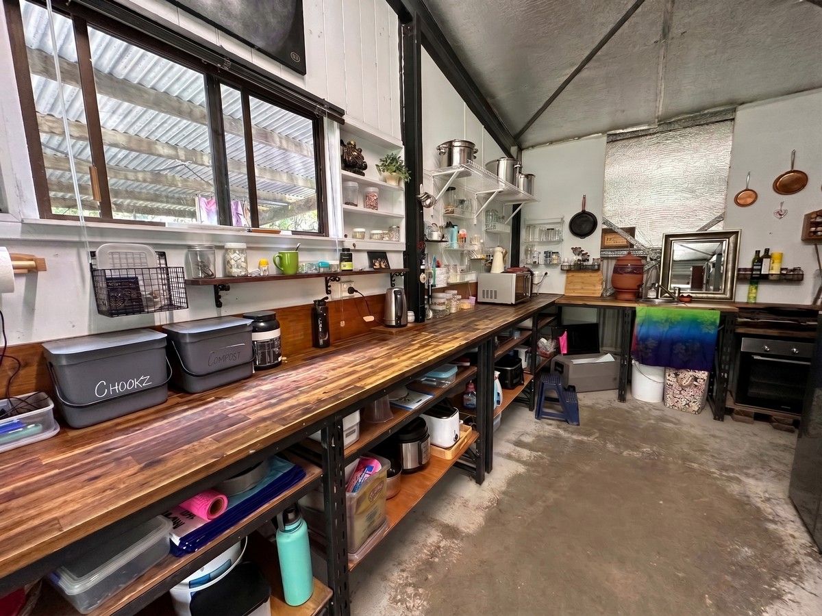 35 Carrington Road — photo 11 of 18