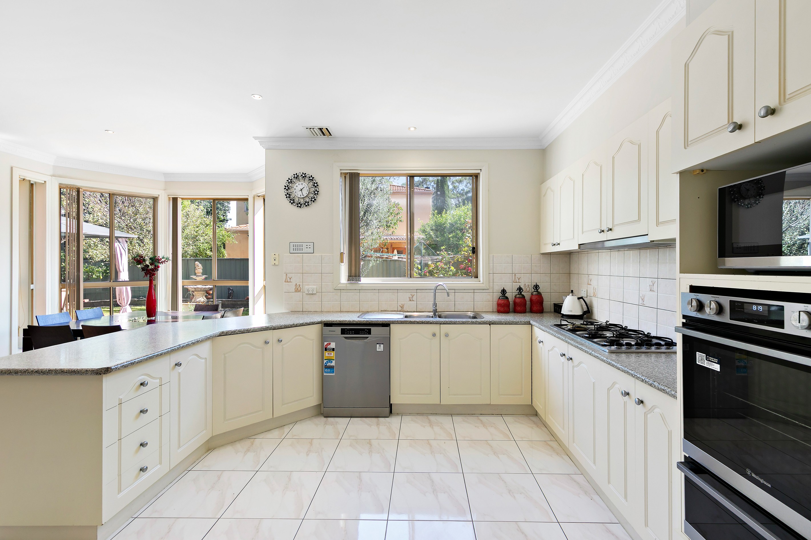 15 Cardinal Road, Oak Park, VIC 3046