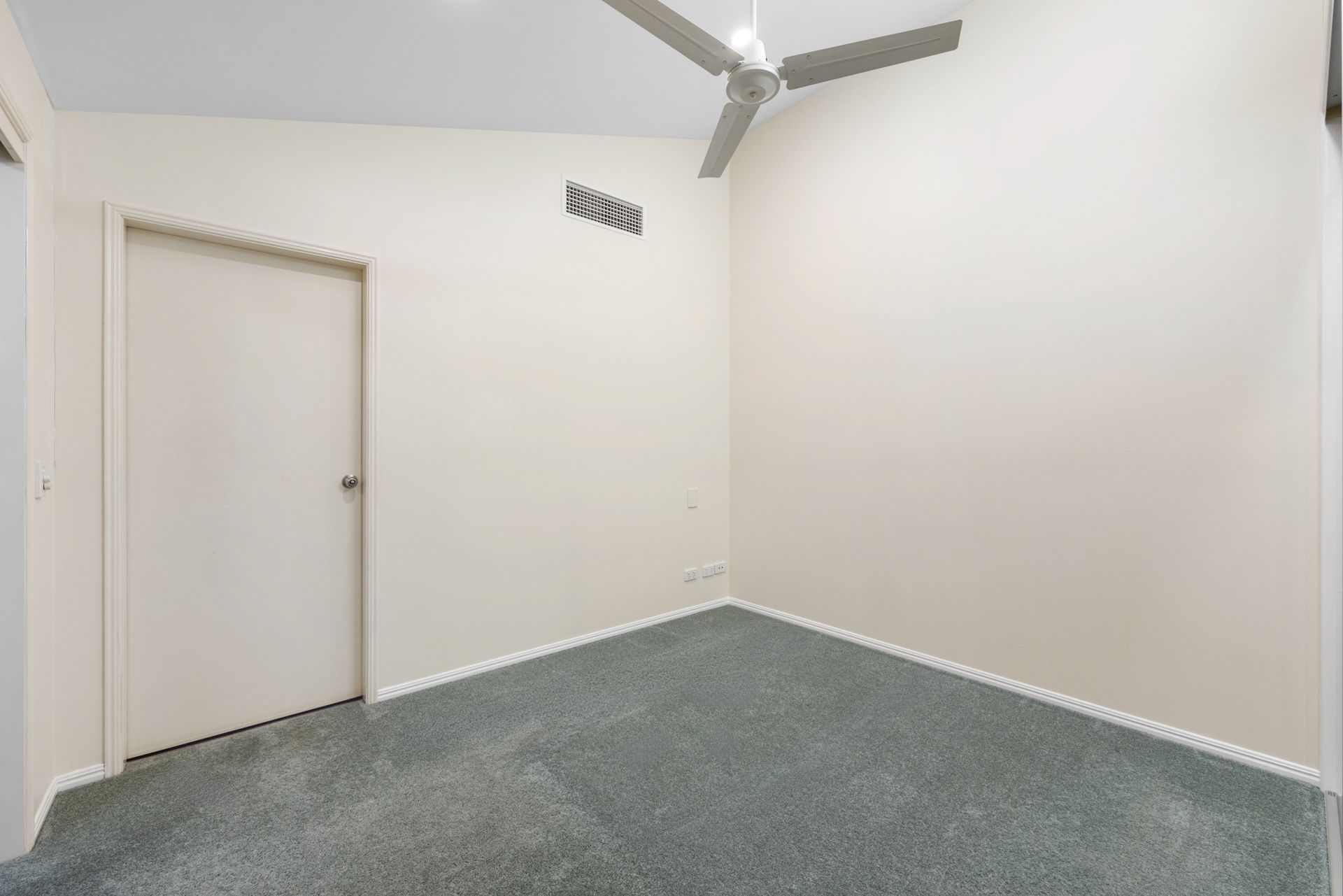 2/7 Mera Grove — photo 14 of 14