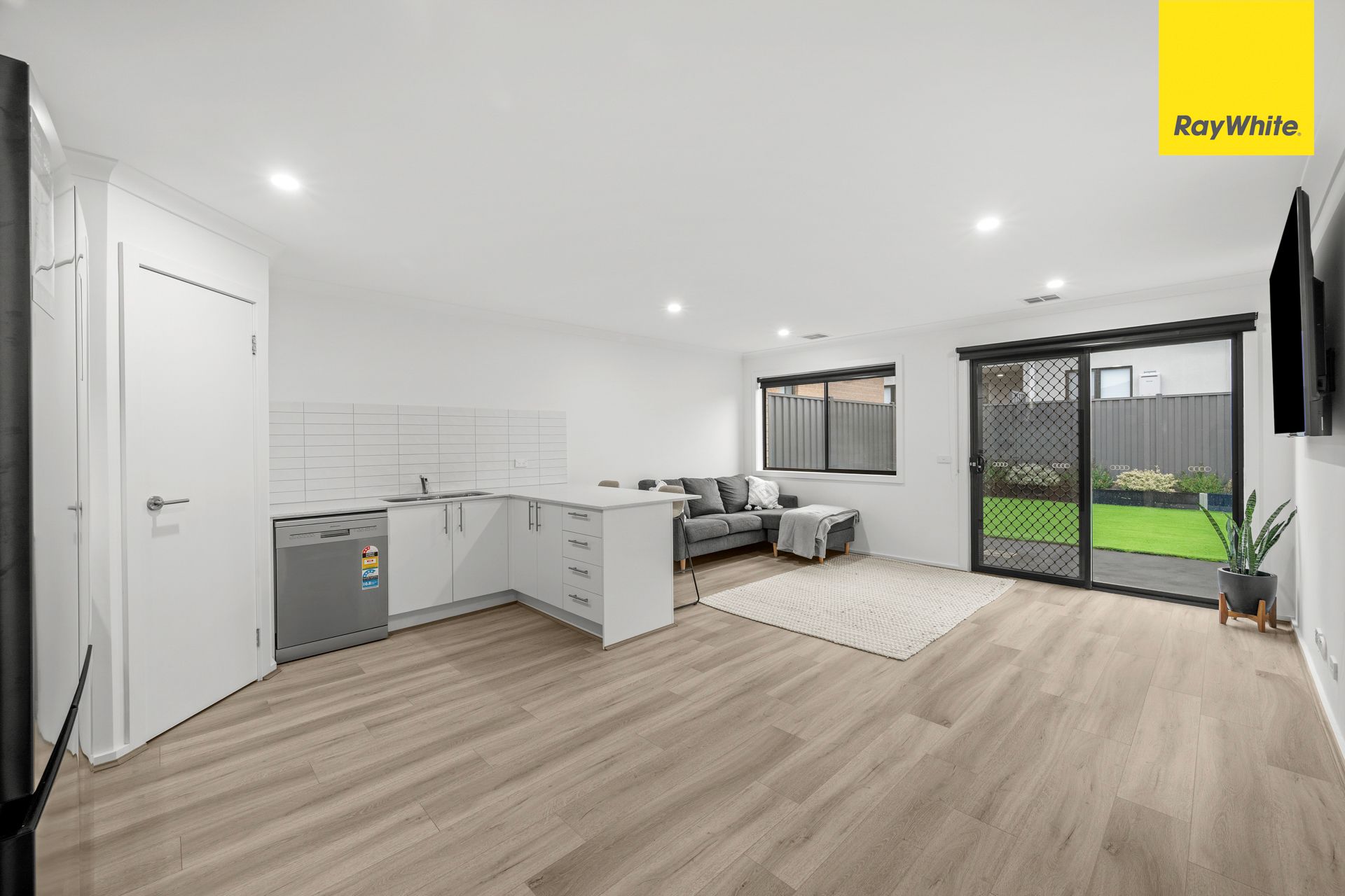 24 Valencia Street — photo 8 of 15