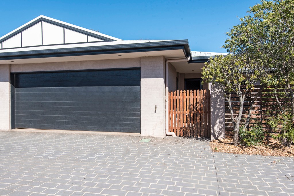 2/302B South Street, Harristown, QLD 4350