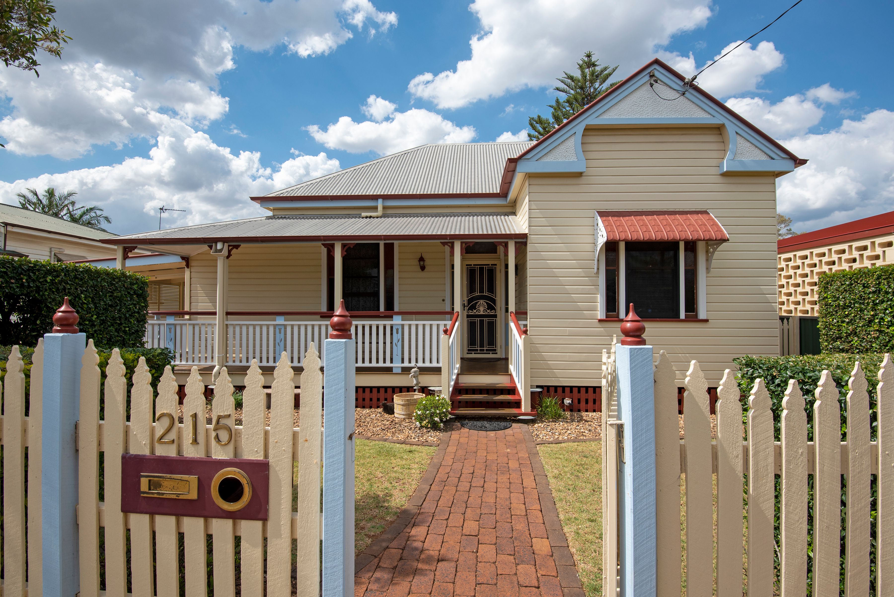 215 Campbell Street, Newtown QLD 4350