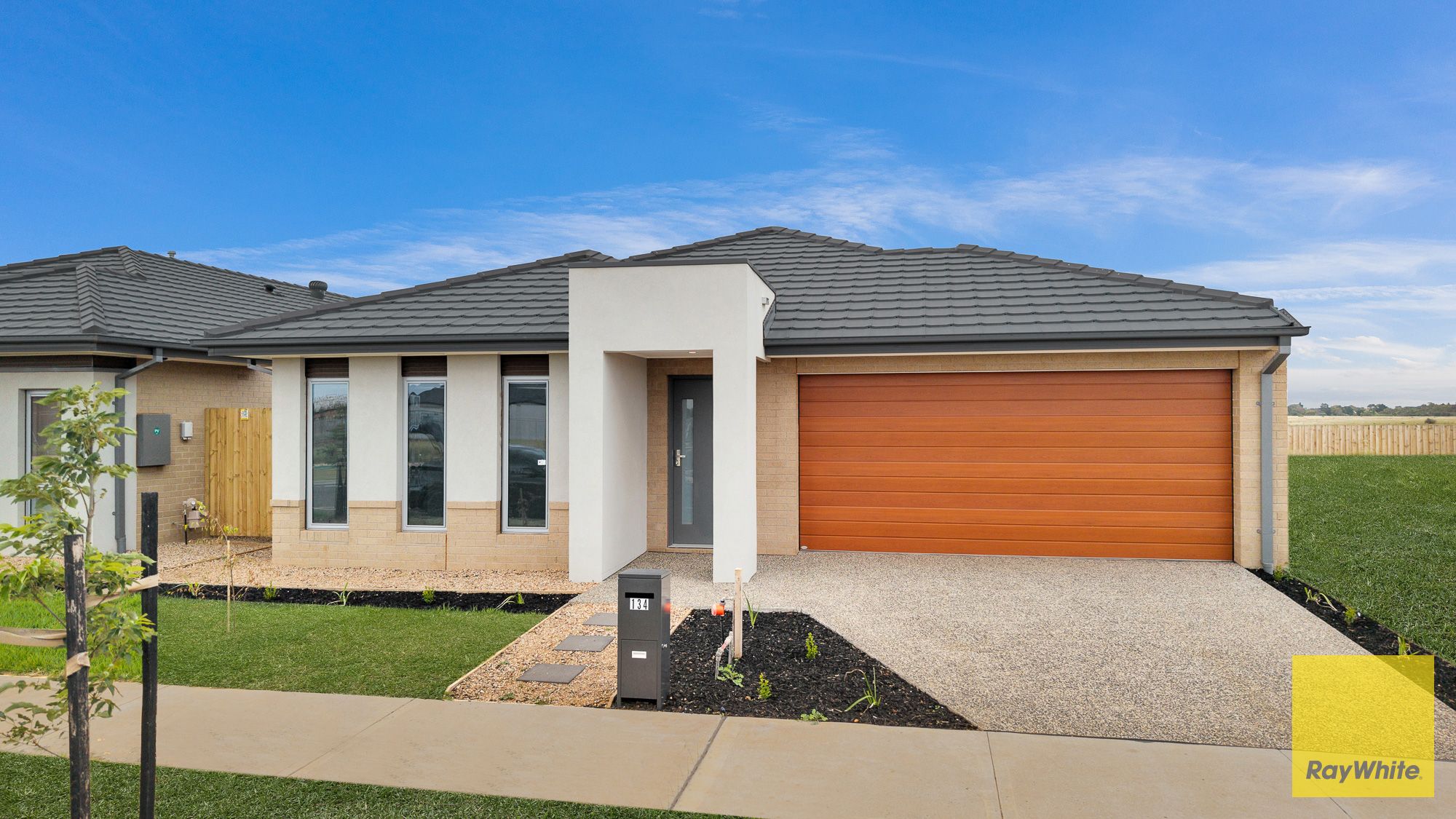 134 Whitecross Drive, THORNHILL PARK, VIC 3335