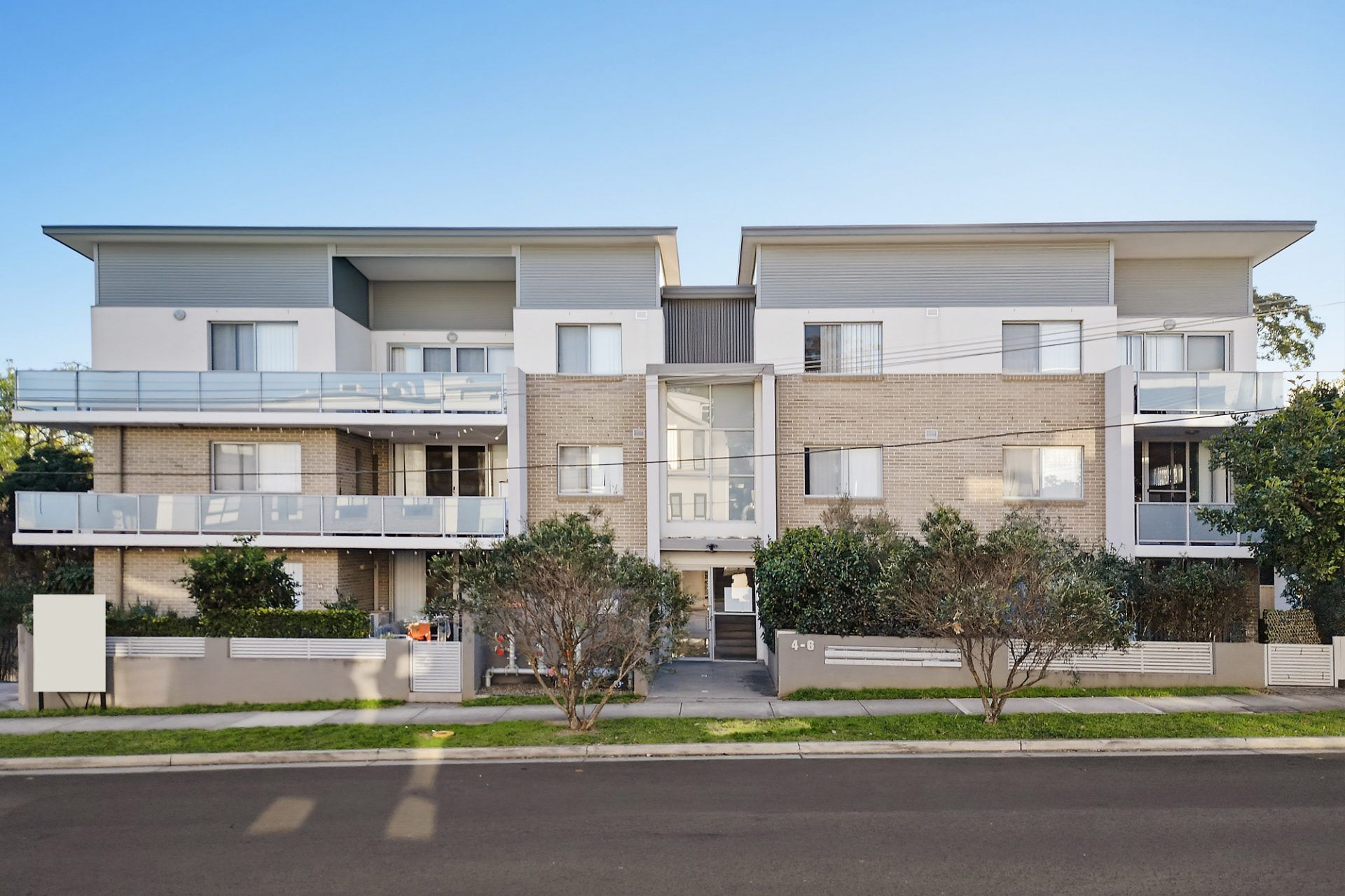 5/4-6 Burbang Crescent — photo 2 of 11