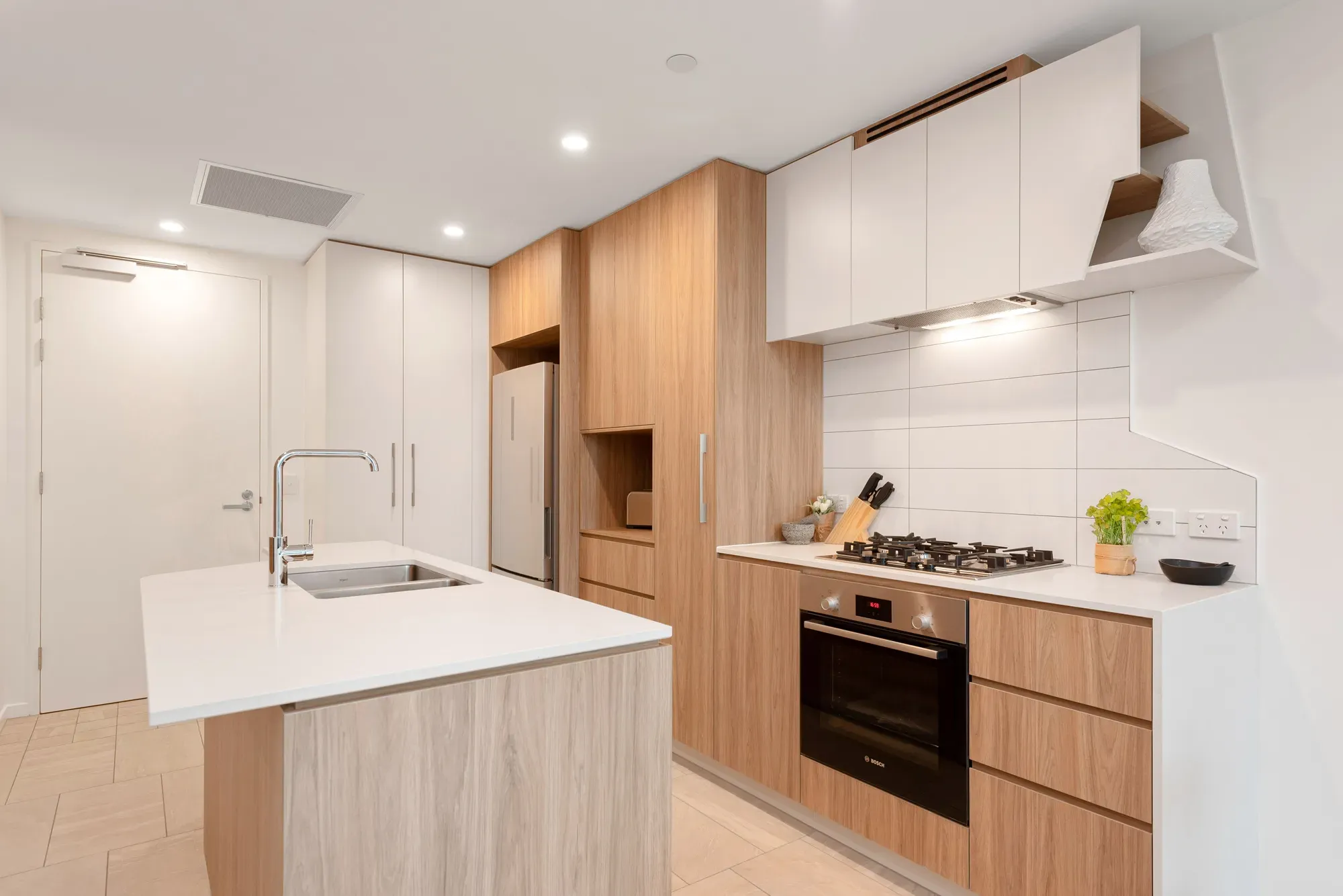 708/25 Shafston Avenue, Kangaroo Point, QLD 4169