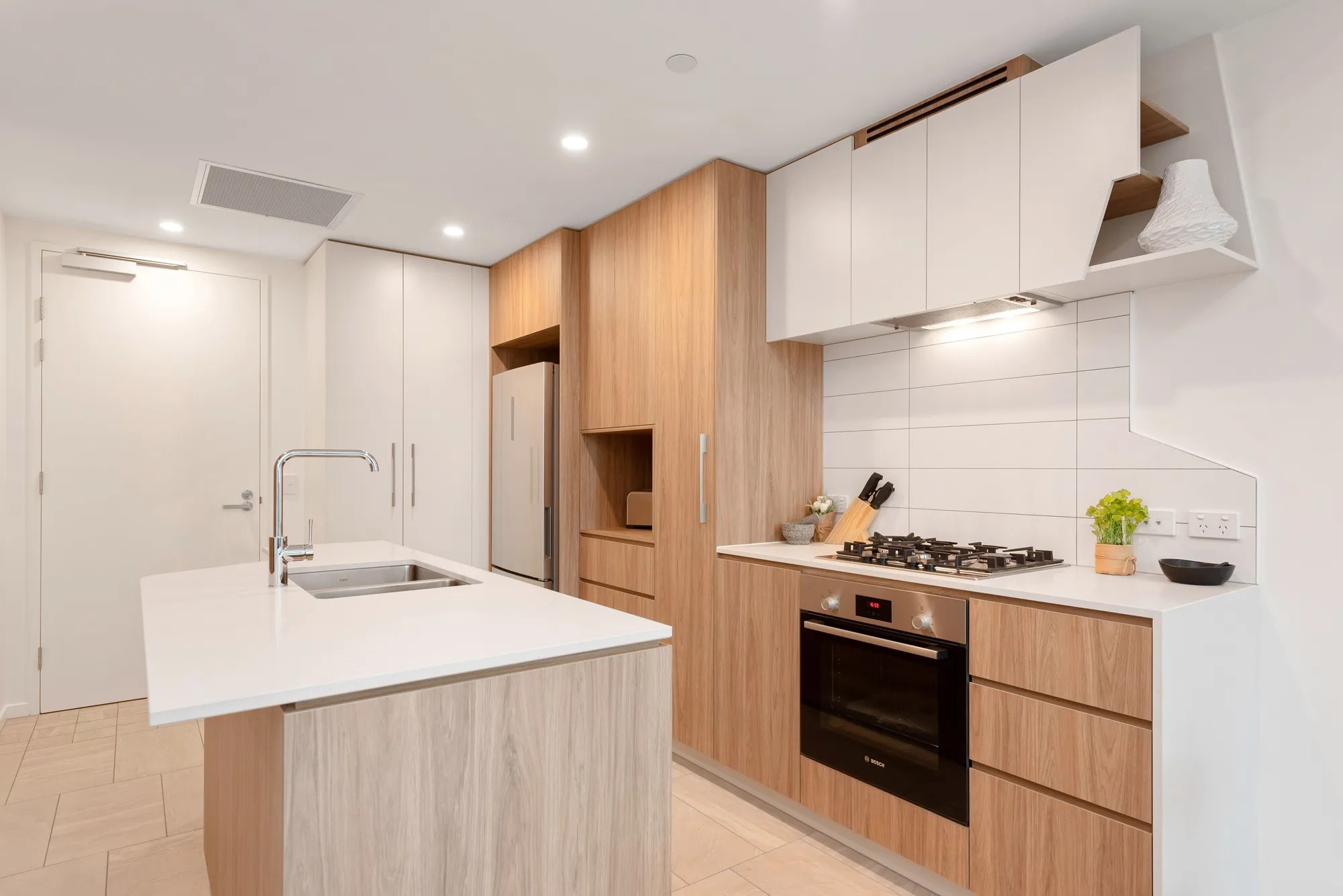 708/25 Shafston Avenue, Kangaroo Point, QLD 4169