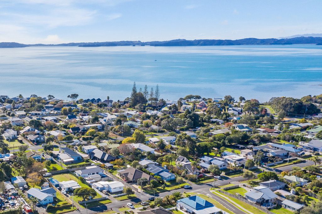 82 Third View Avenue, Beachlands, Manukau City