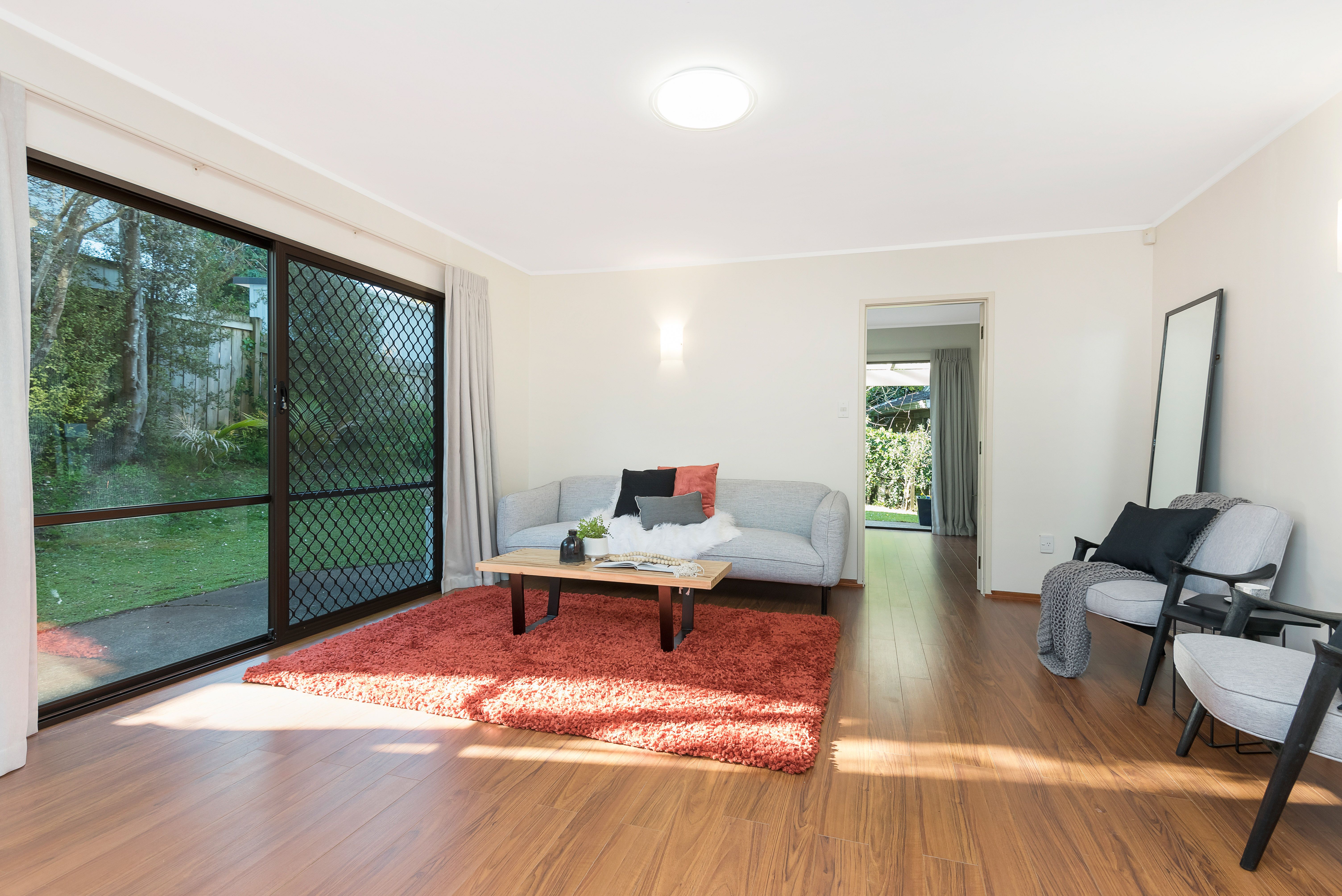1/4 Regia Close, Half Moon Bay, Manukau City